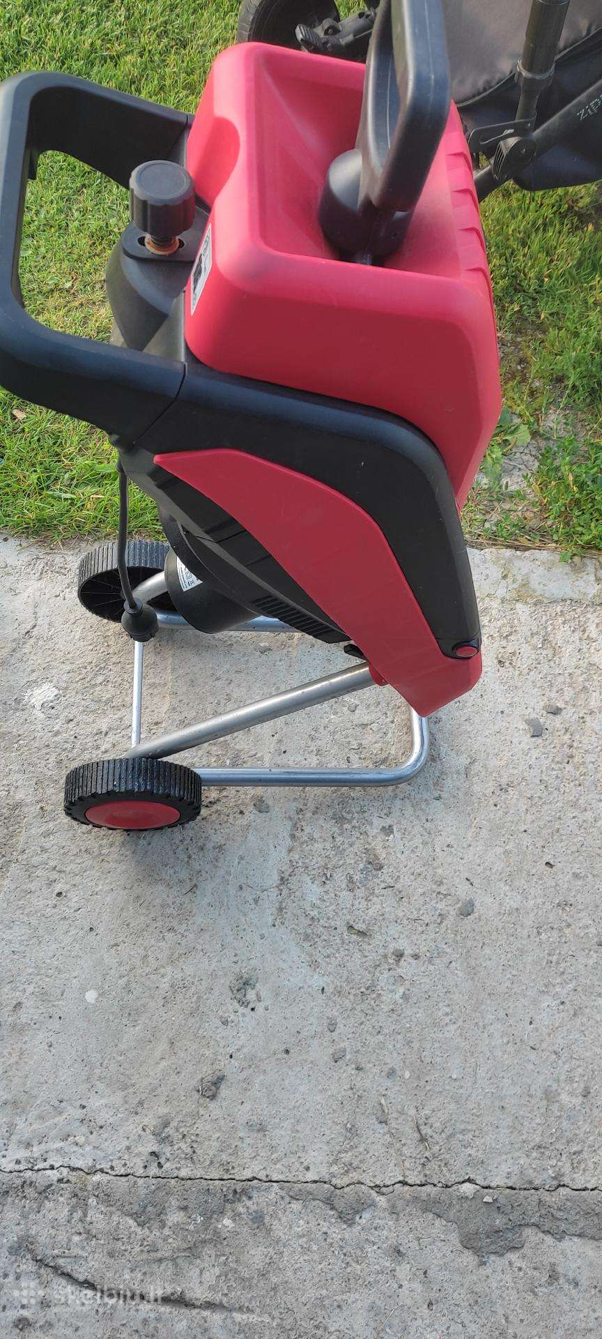 Parduodamas šakų smulkintuvas Hecht 624 – 50 €