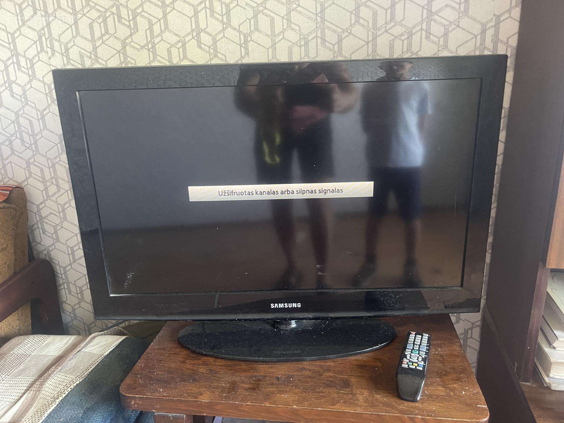 32" Samsung TV (Modelis: Le32d400e1w)