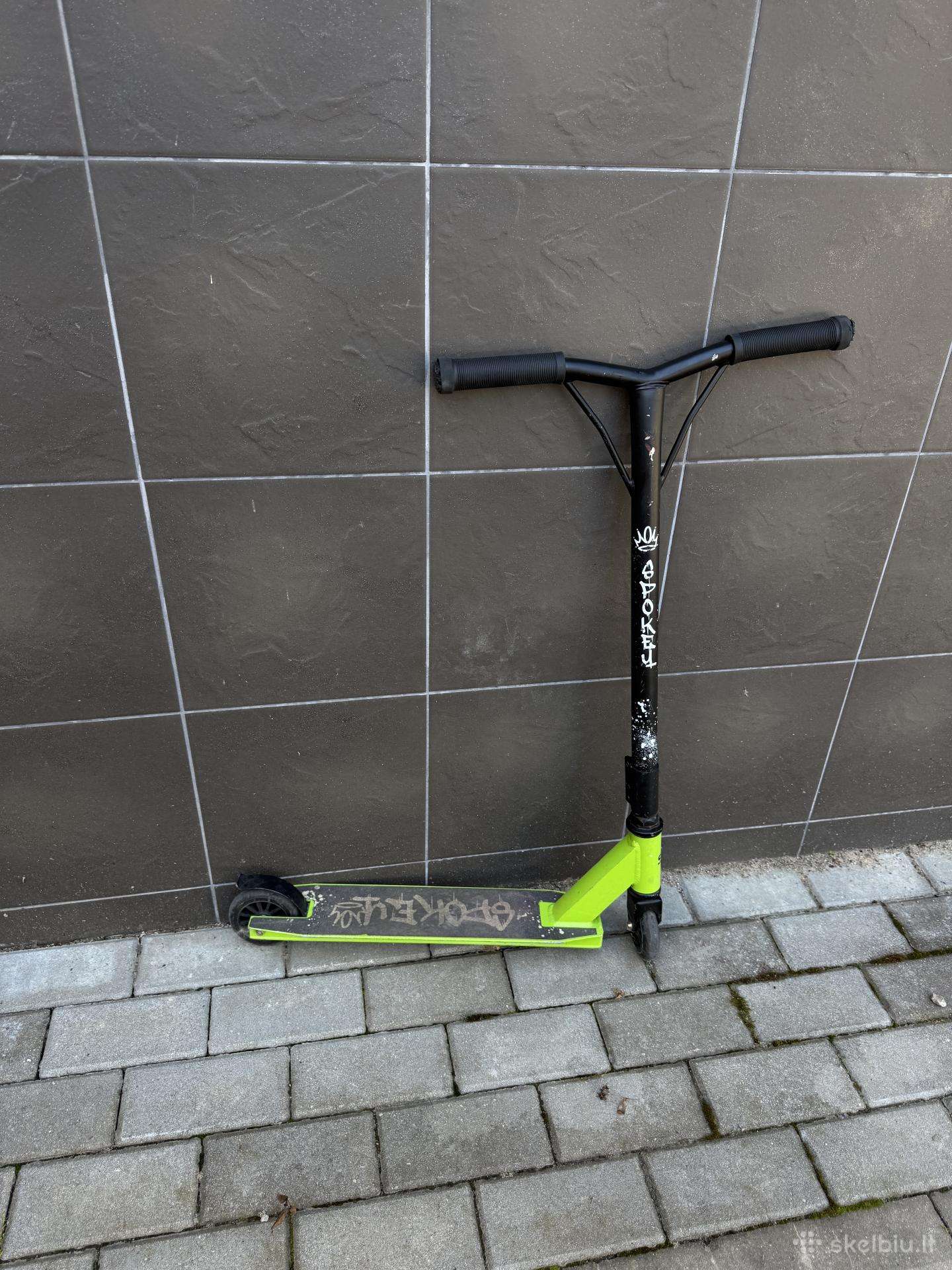 Triukinis paspirtukas Spokey Revert Basic, žalias