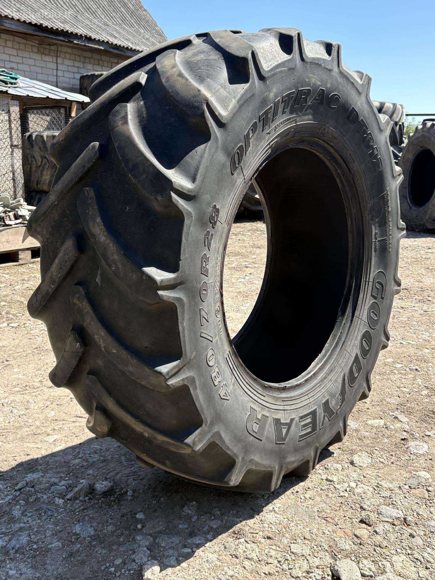 480/70r28 Goodyear padanga