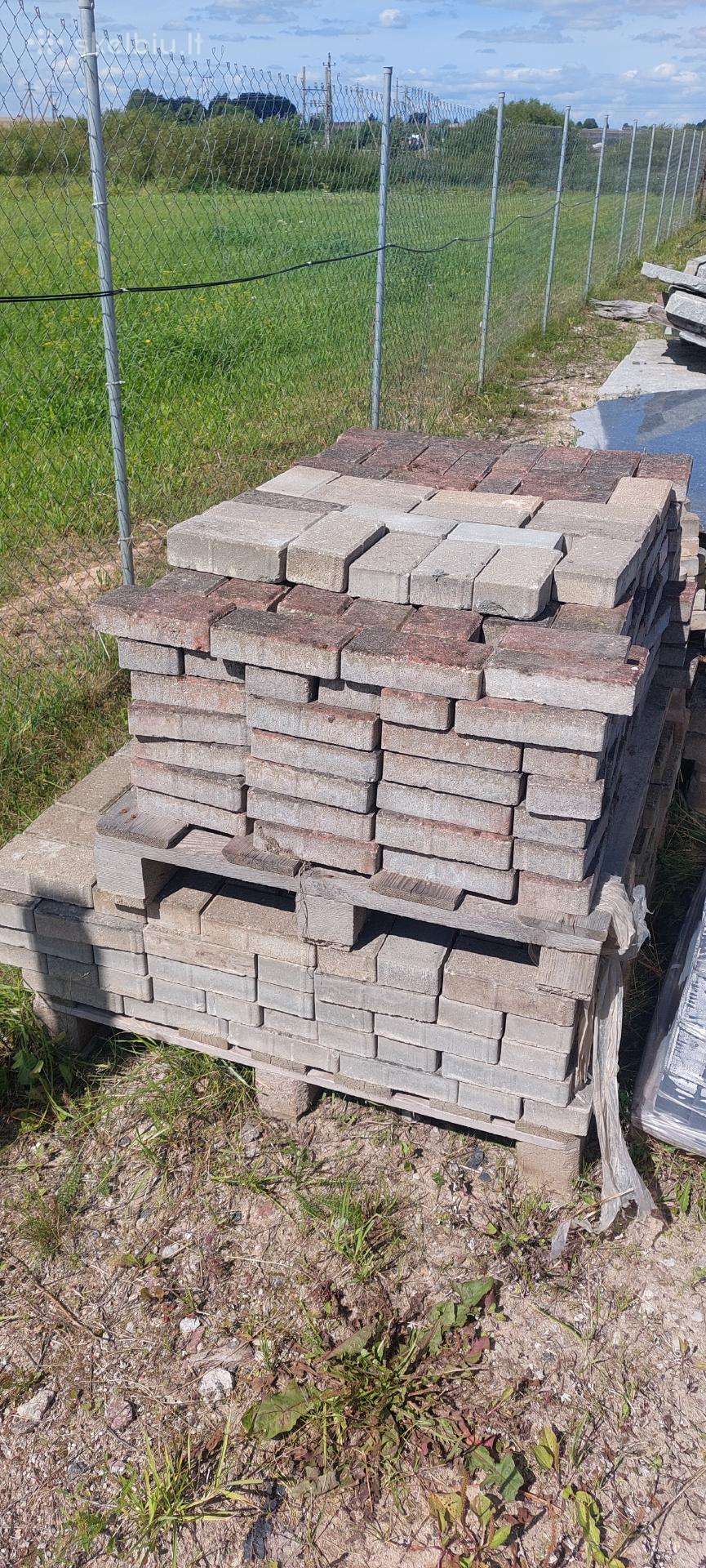 Betoninės naudotos šaligatvio trinkelės