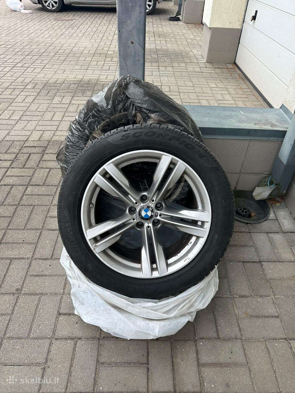 Bmw X5 M originalūs ratlankiai su padangom