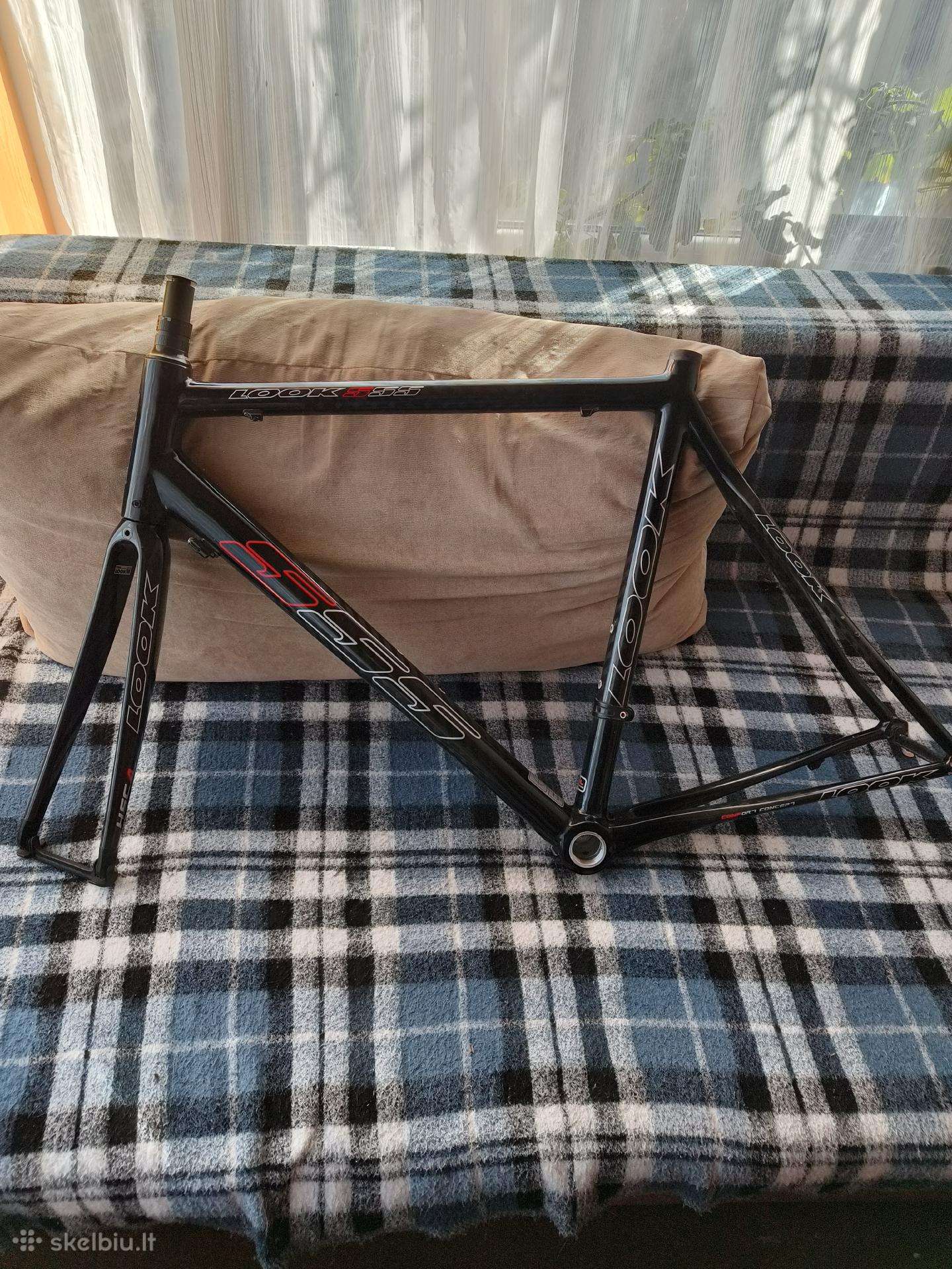 Carbon rėmas .