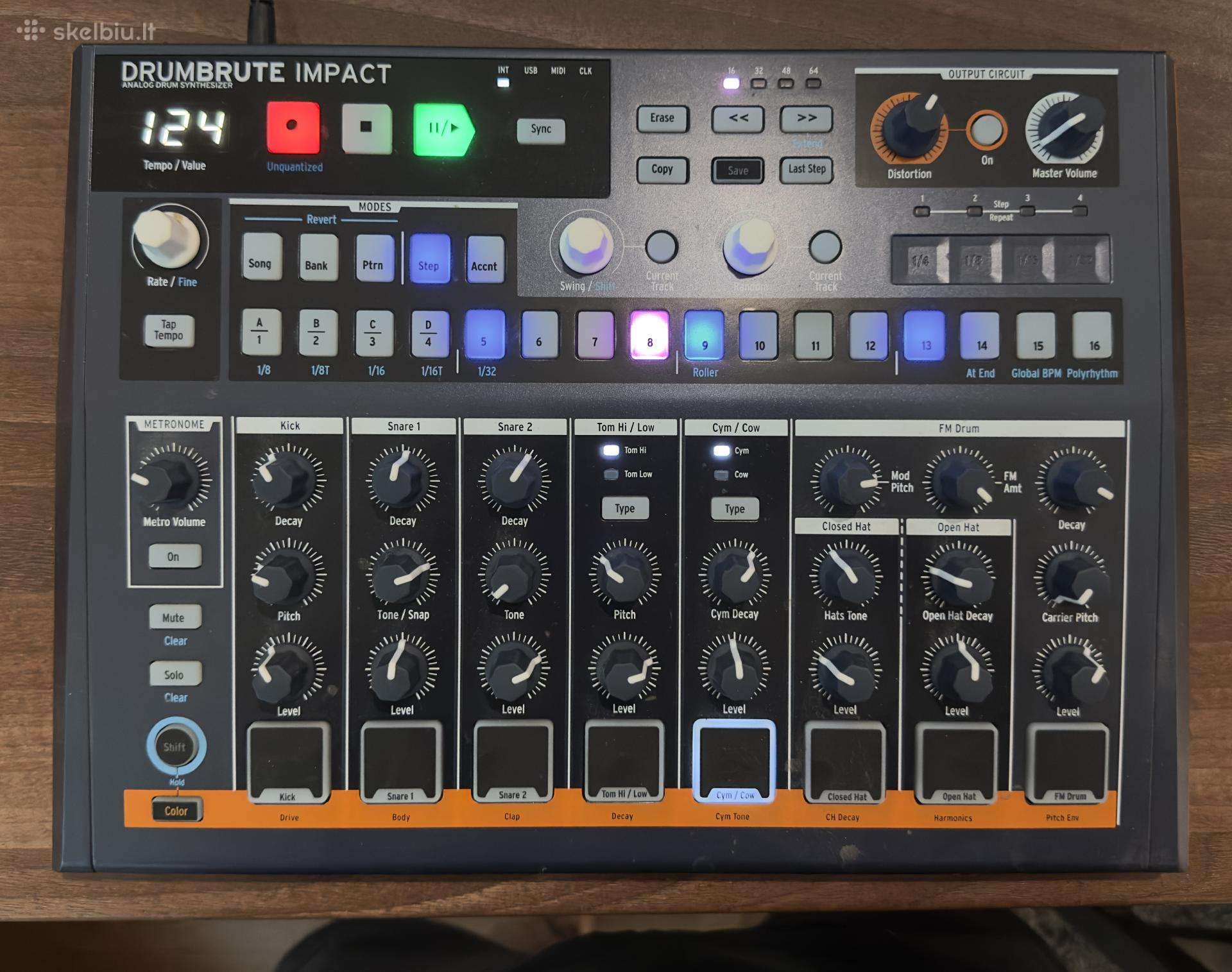 Arturia Drumbrute Impact – analoginė būgnų mašina