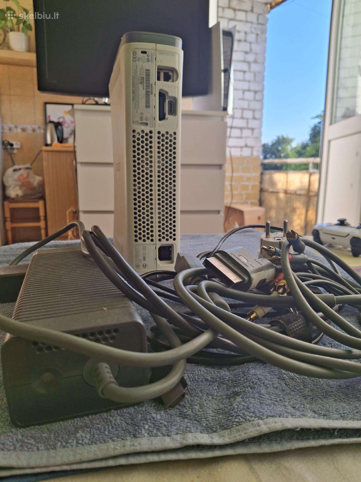 Xbox 360 naudotas su pulteliu mikrofonu žaidimais