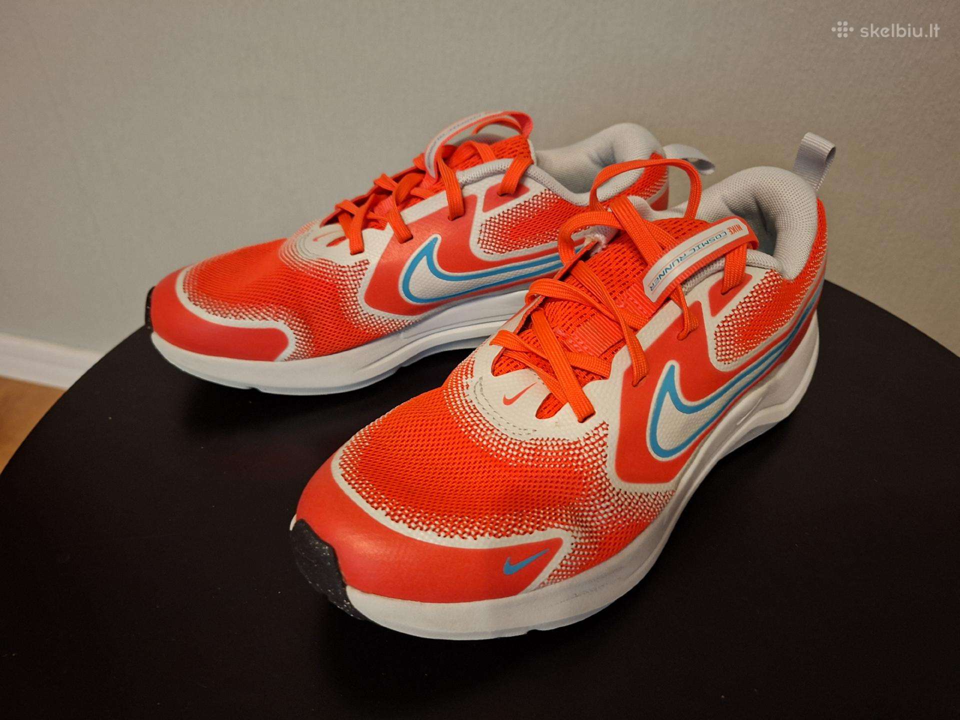 Nike cosmic runner