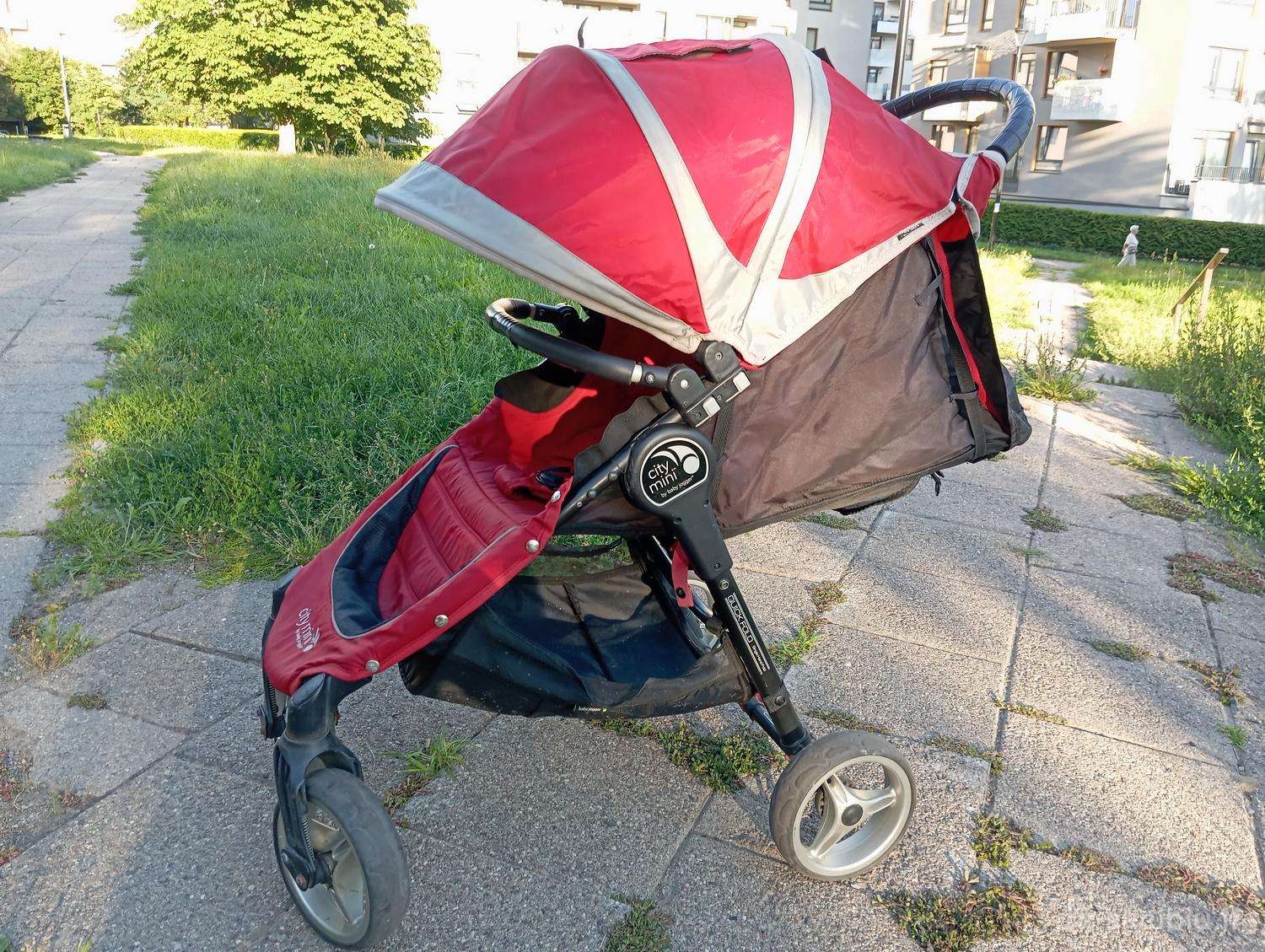 Kompaktiškas sportinis vežimėlis Baby Jogger City