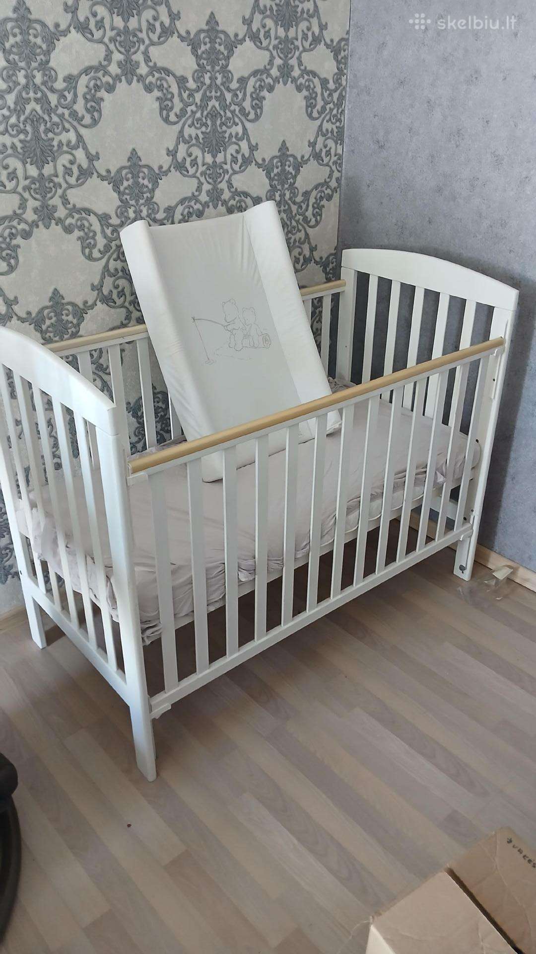 Parduodu vaikiška lovyte + vistiek lovis. 60e