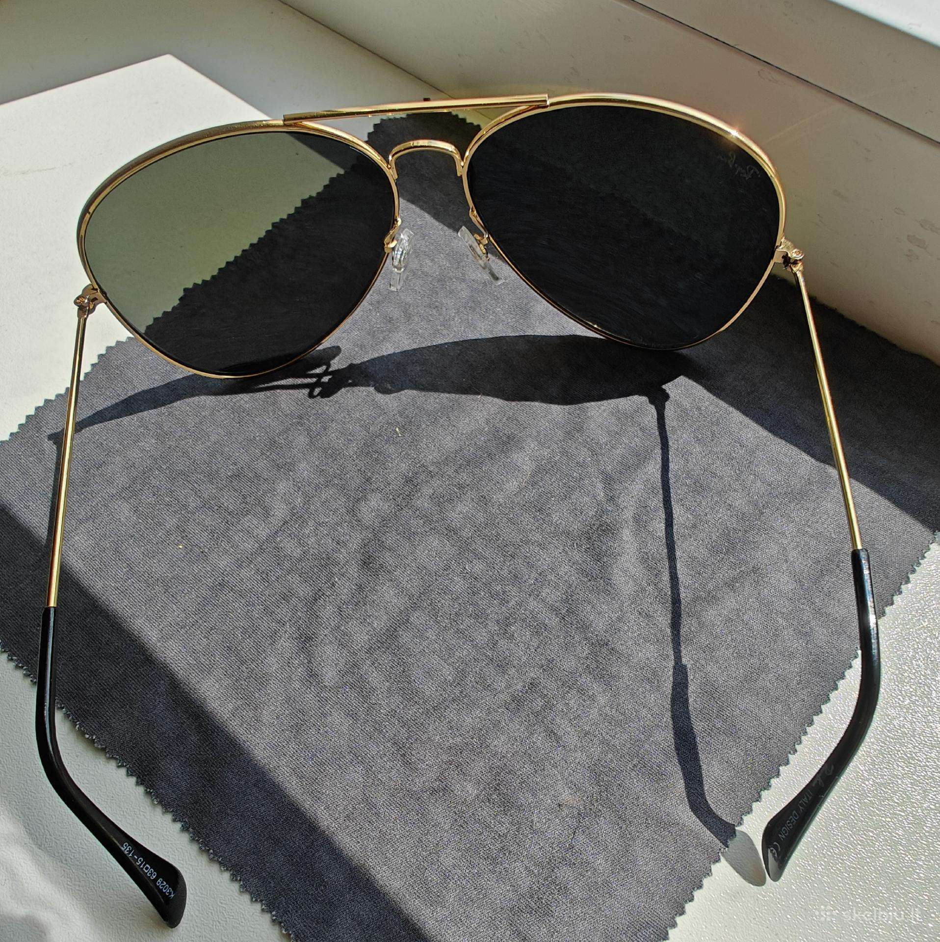 Ray Ban.