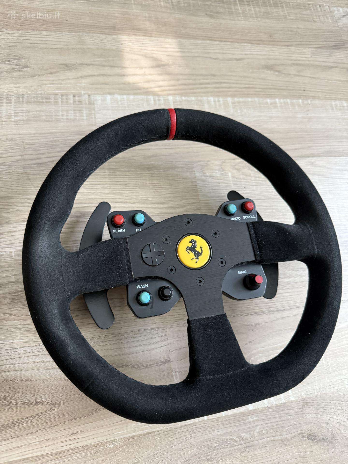 Thrustmaster Ferrari Alcantara vairas