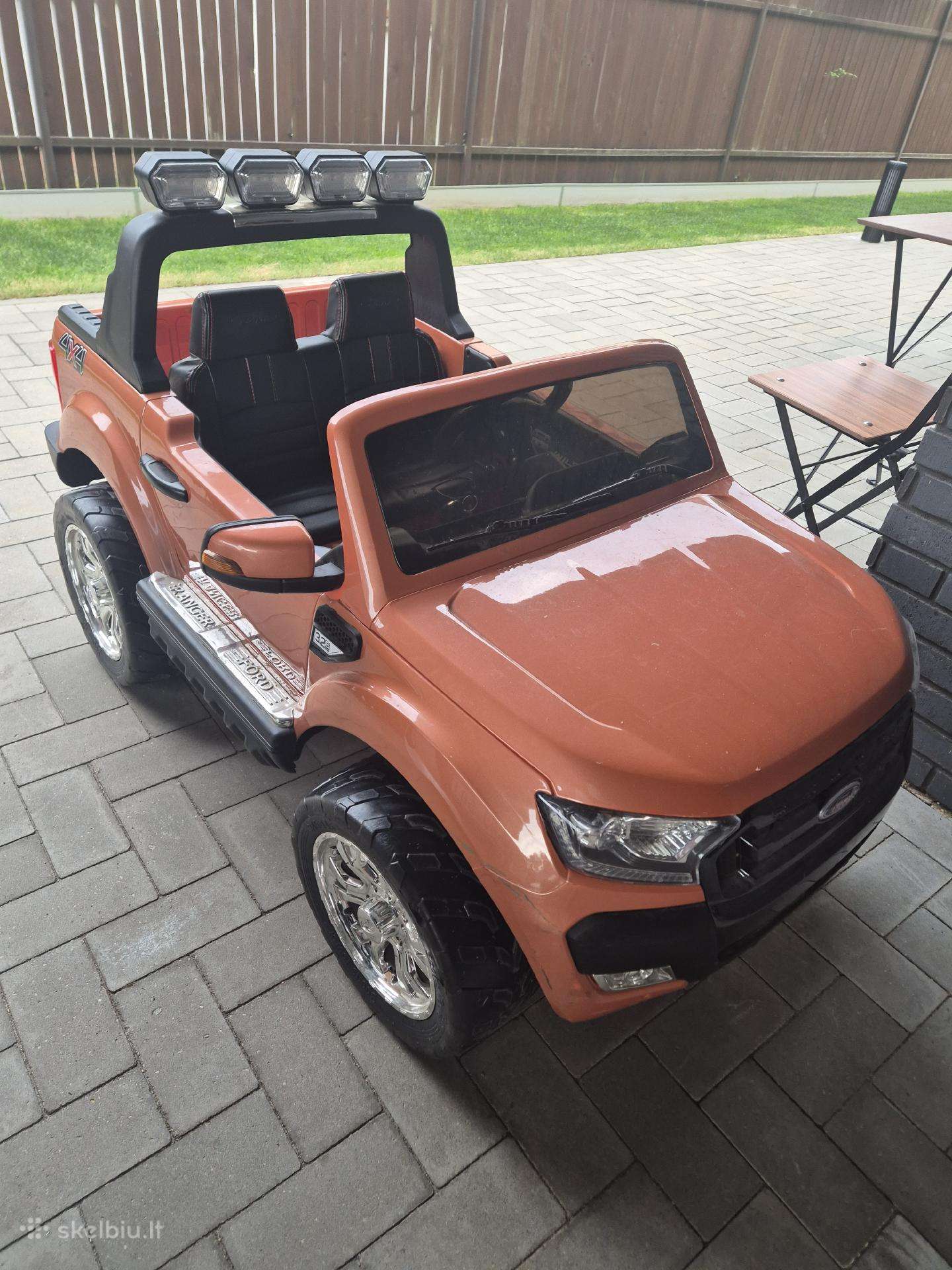 Elektrinis vaikiskas automobilis