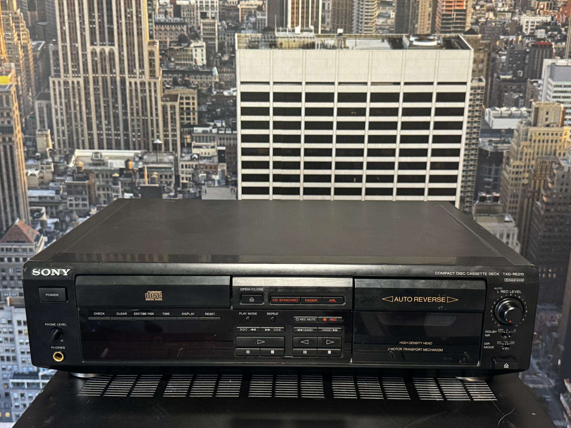 Sony kasetine/CD deka Txd-re210