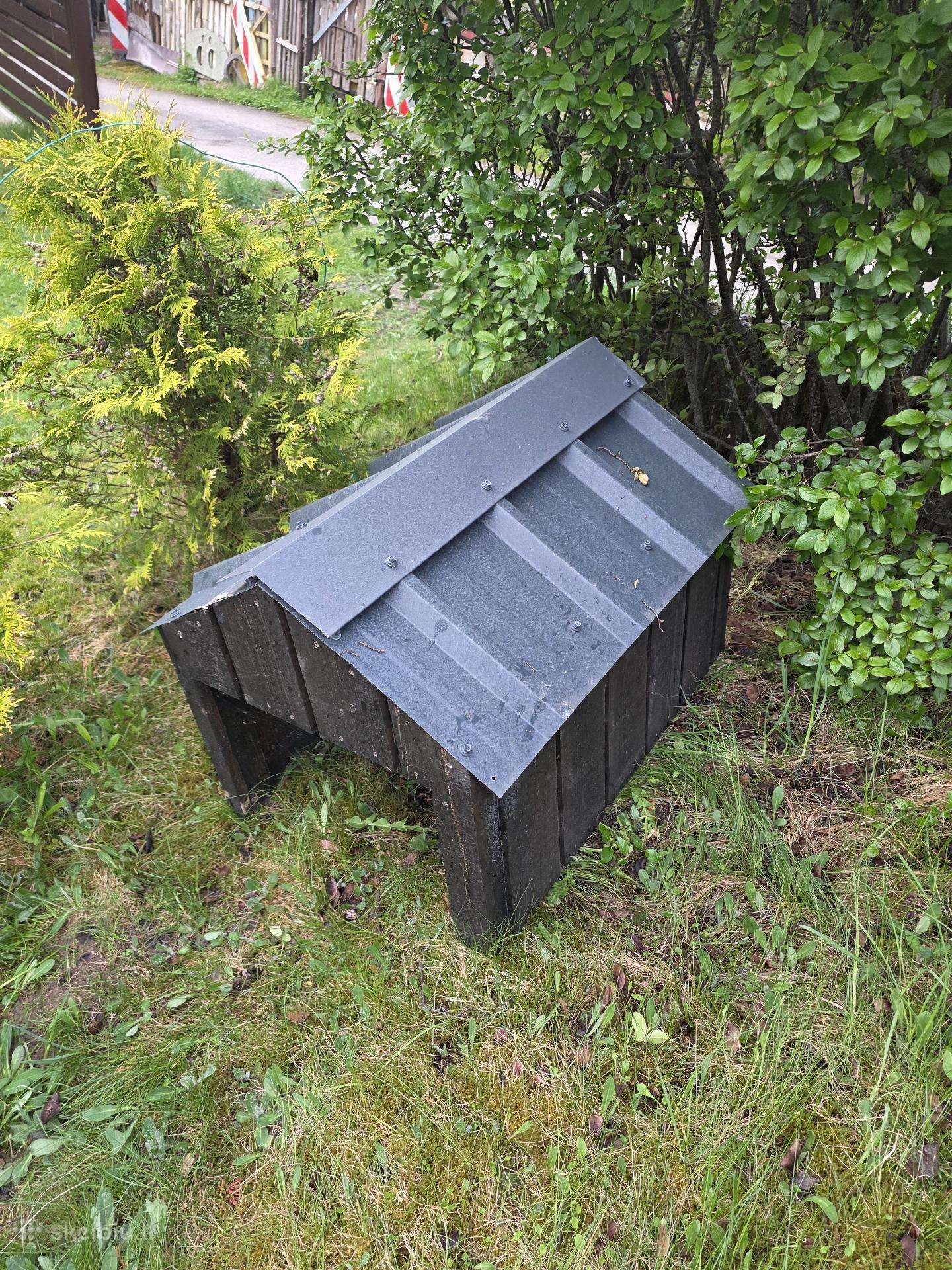 Vejapjovės roboto Ambrogio Zr garažas ir peilis