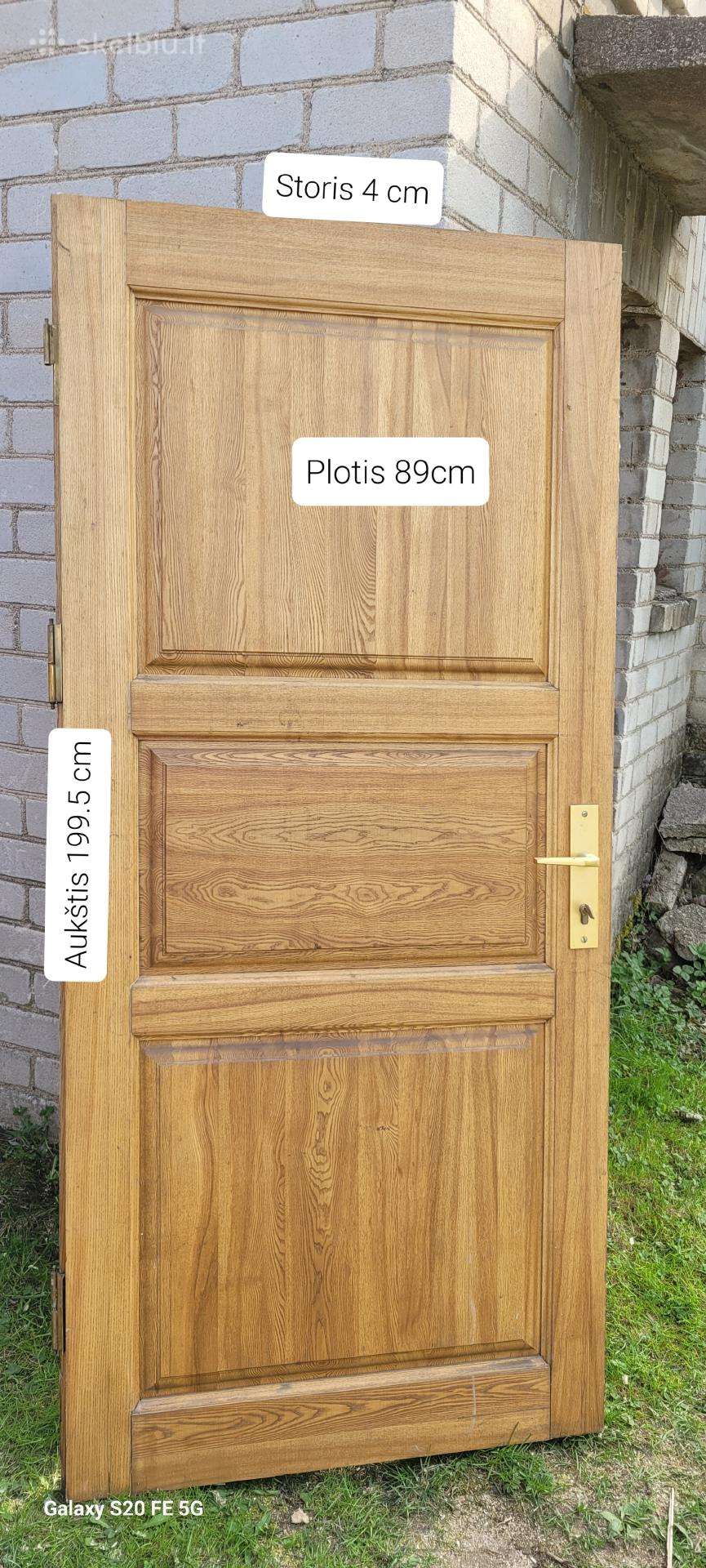 Ąžuolinės lauko durys.