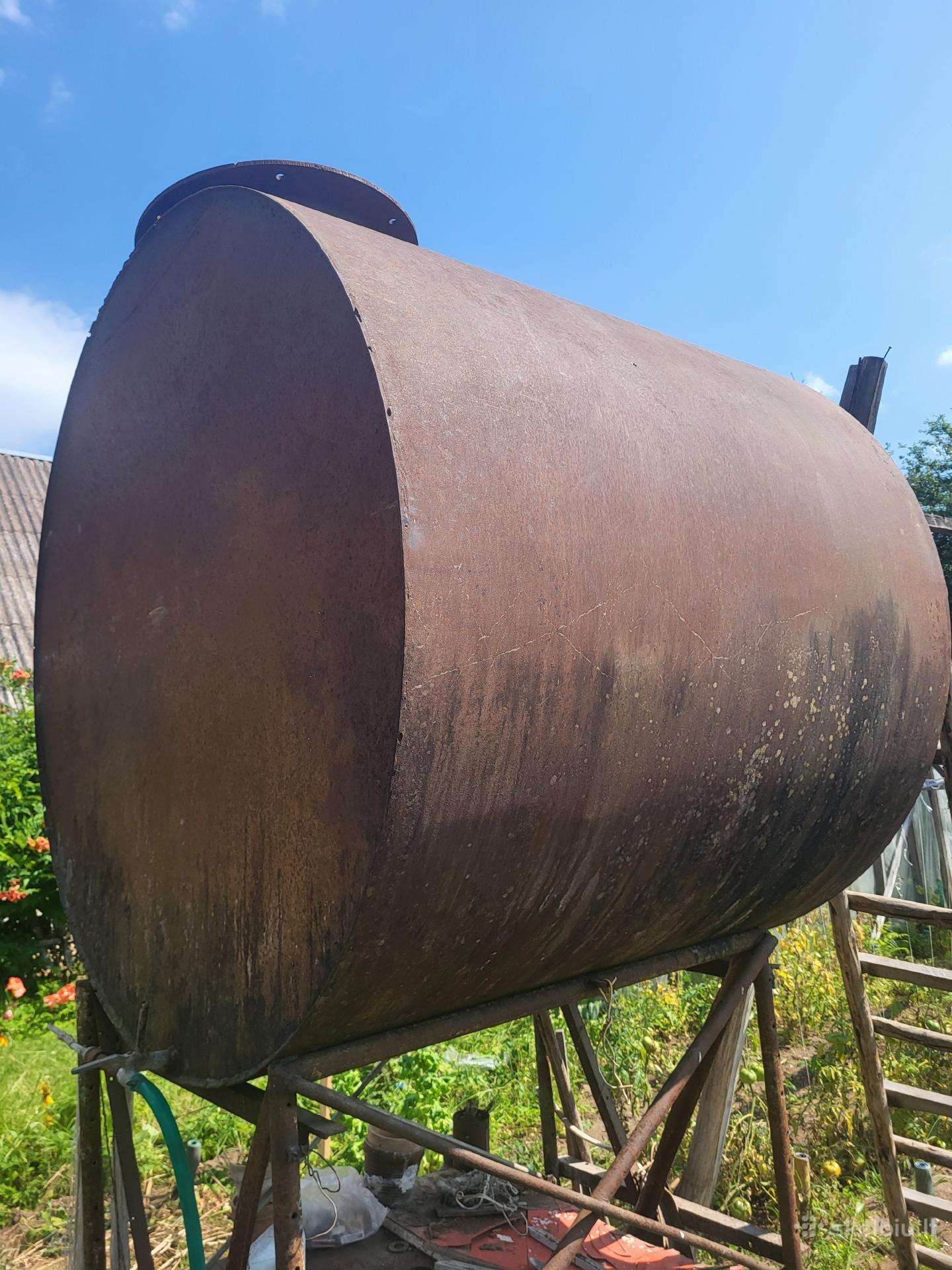 Metalinė talpykla, apie 2.4 m ³, 2400 l