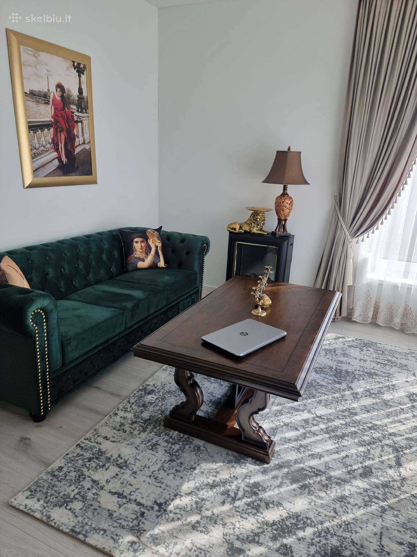 Parduodama veliūrinė nauja sofa