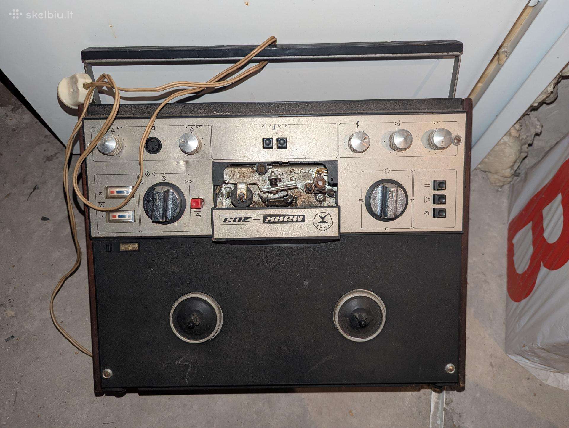 2 sovietiniai juostiniai magnetofonai