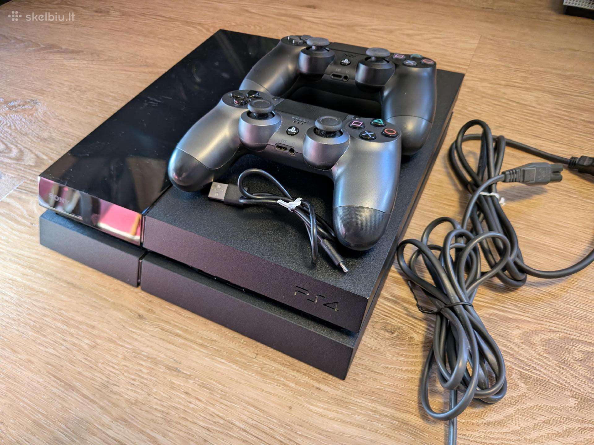 Playstation 4 (Ps4) 500 GB + du valdymai
