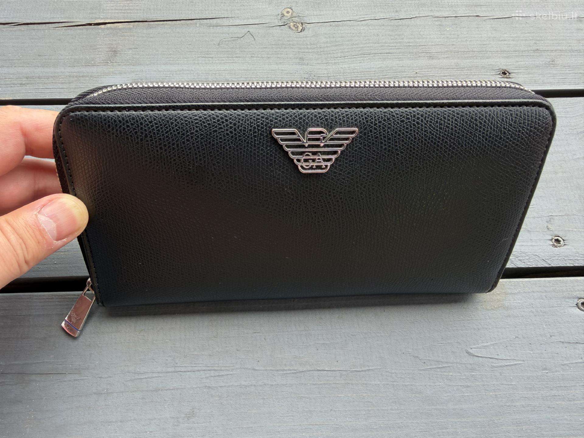 Naują piniginę „Emporio Armani“ už pusę kainos