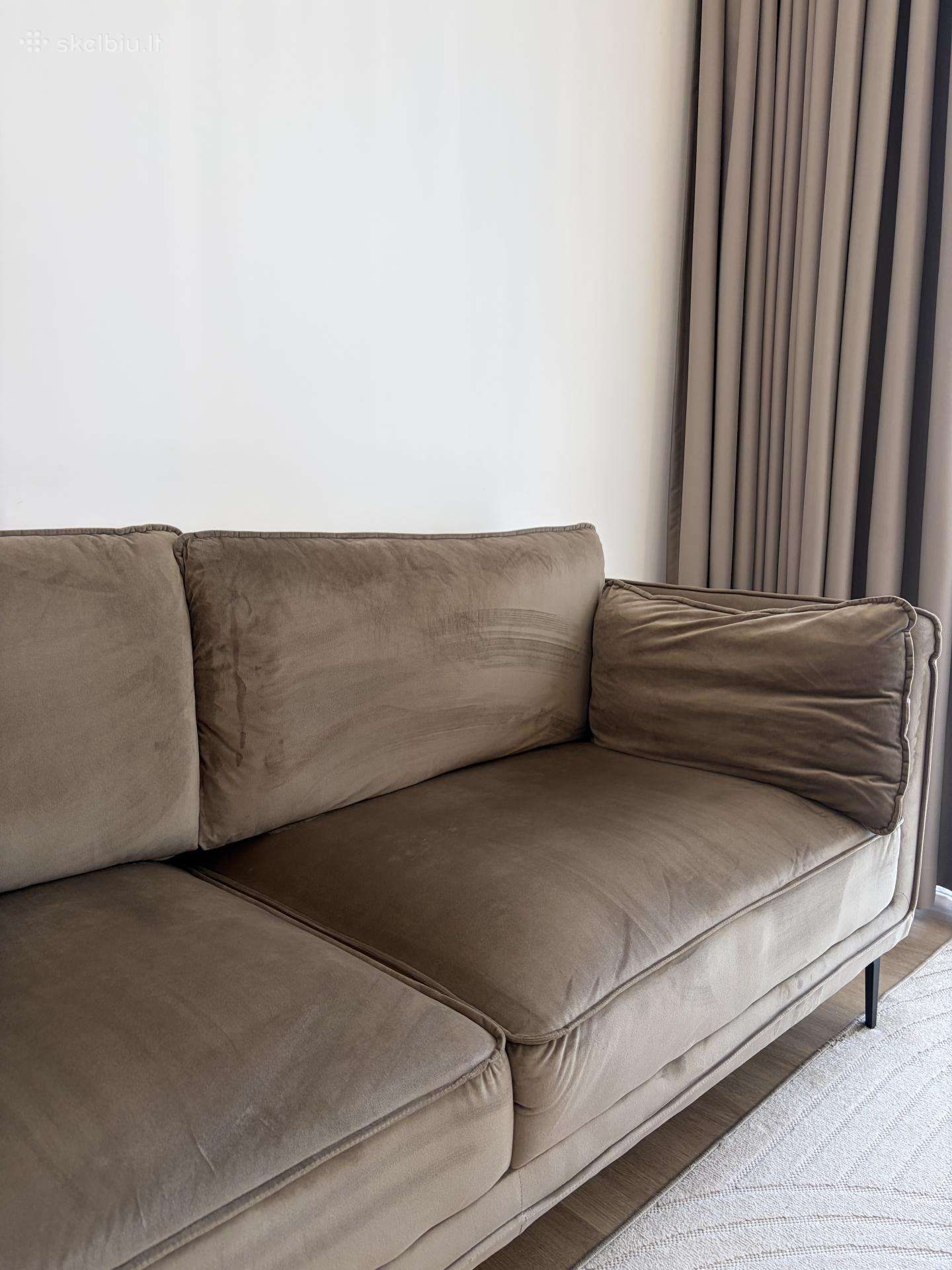 Parduodame dvi tokias pačias sofas!
