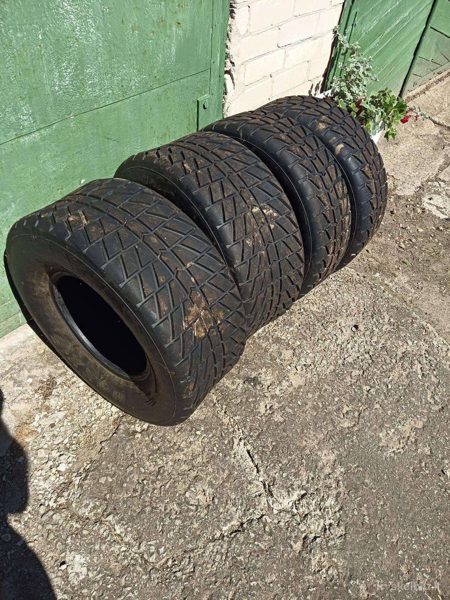 Maxxis, vasarinės 10/25 R12
