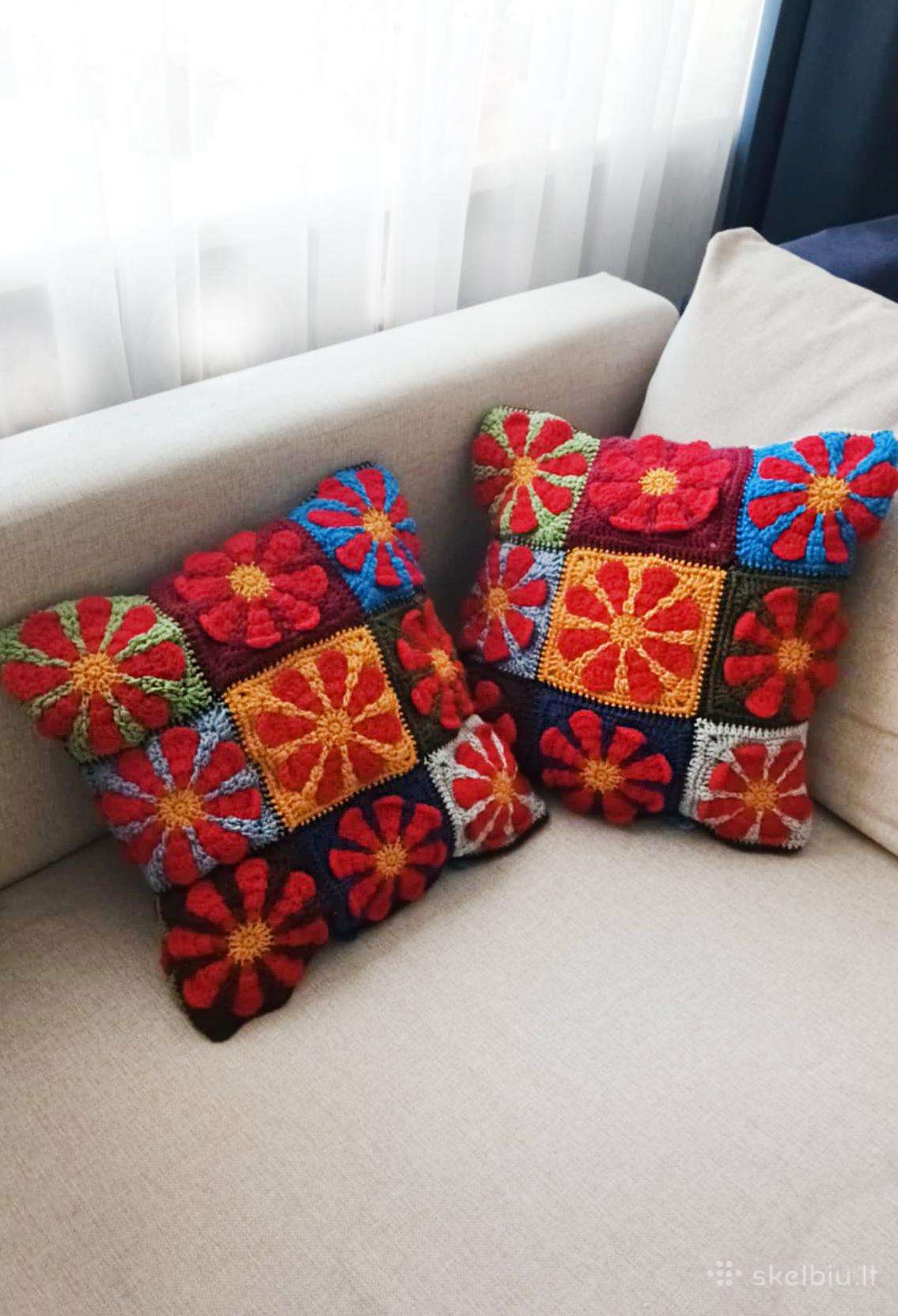 Rankų darbo dekoratyvinės pagalvėlės 40x40cm, 2vnt