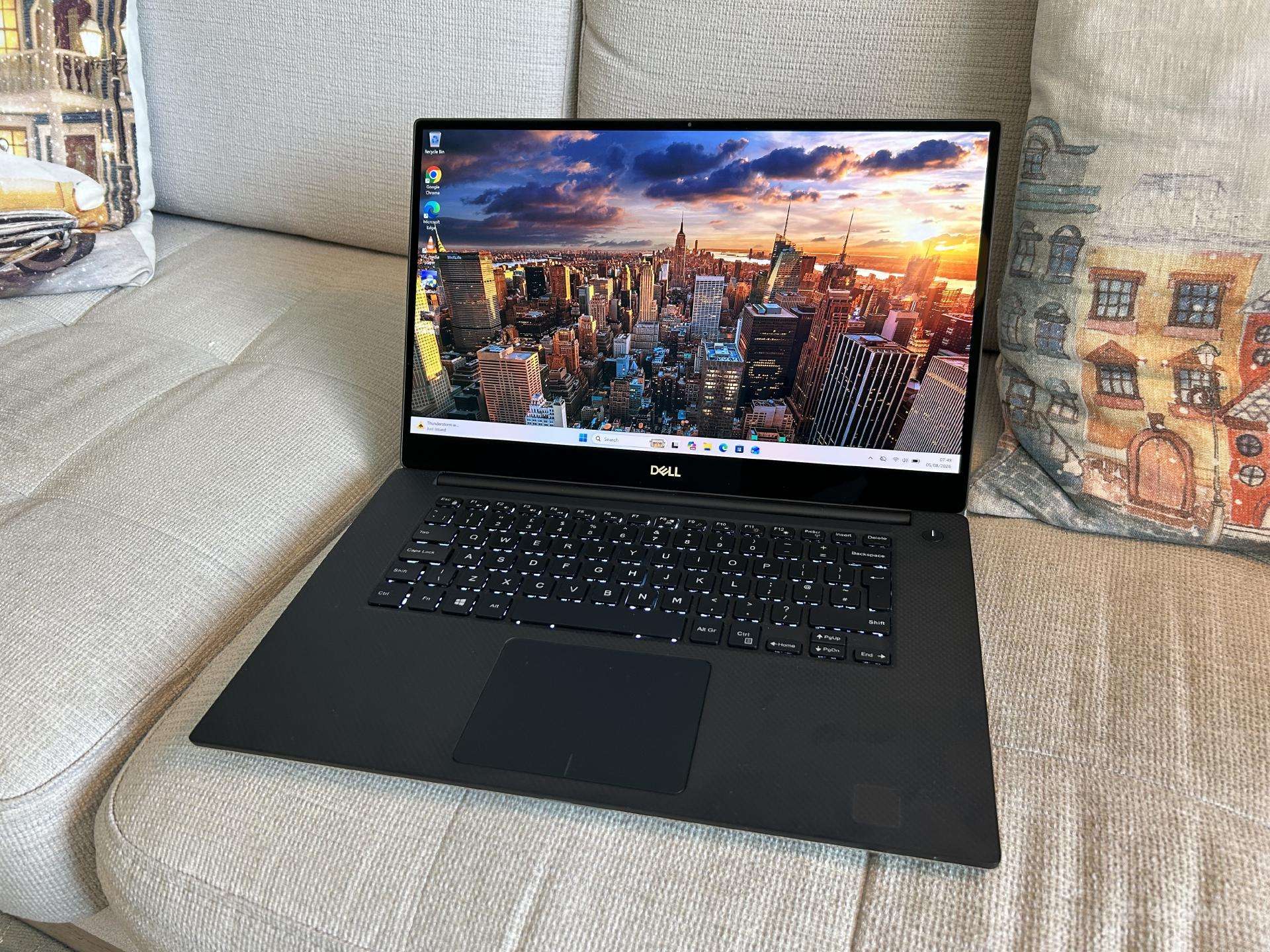 Dell Precision 5540, 4k Oled ekranas