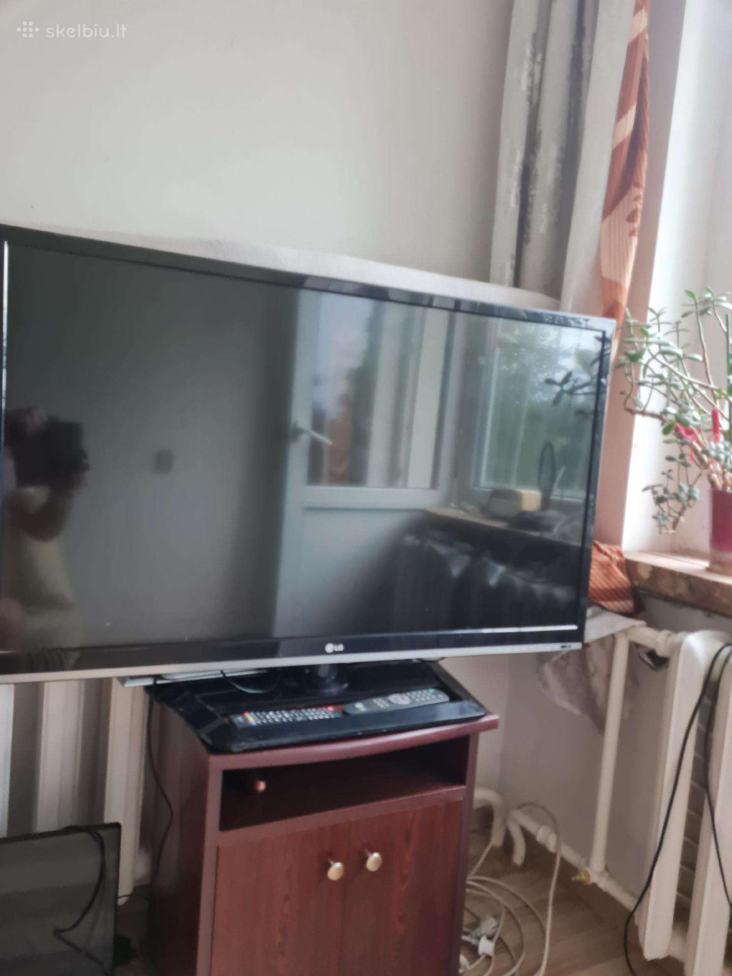 LG televizorius su visais priedais