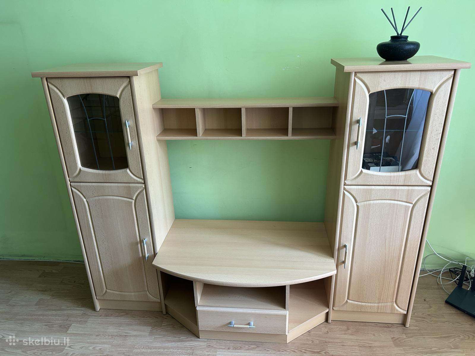 Spinta / sekcija su niša televizoriui