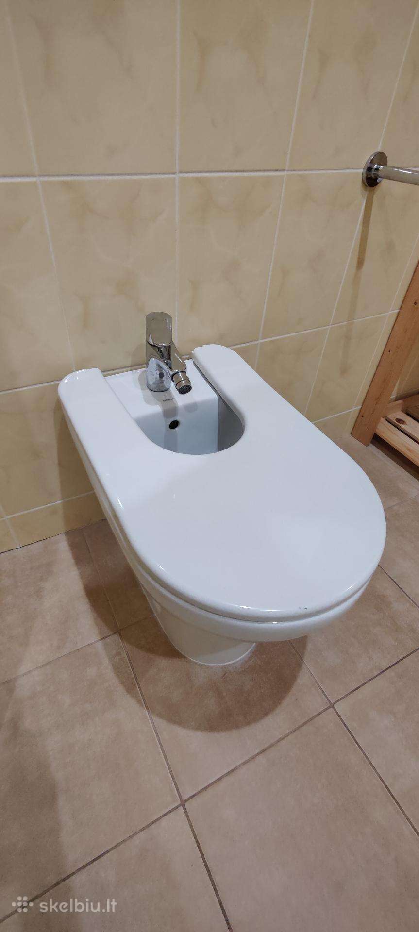 Pisuaras vonios kambariui