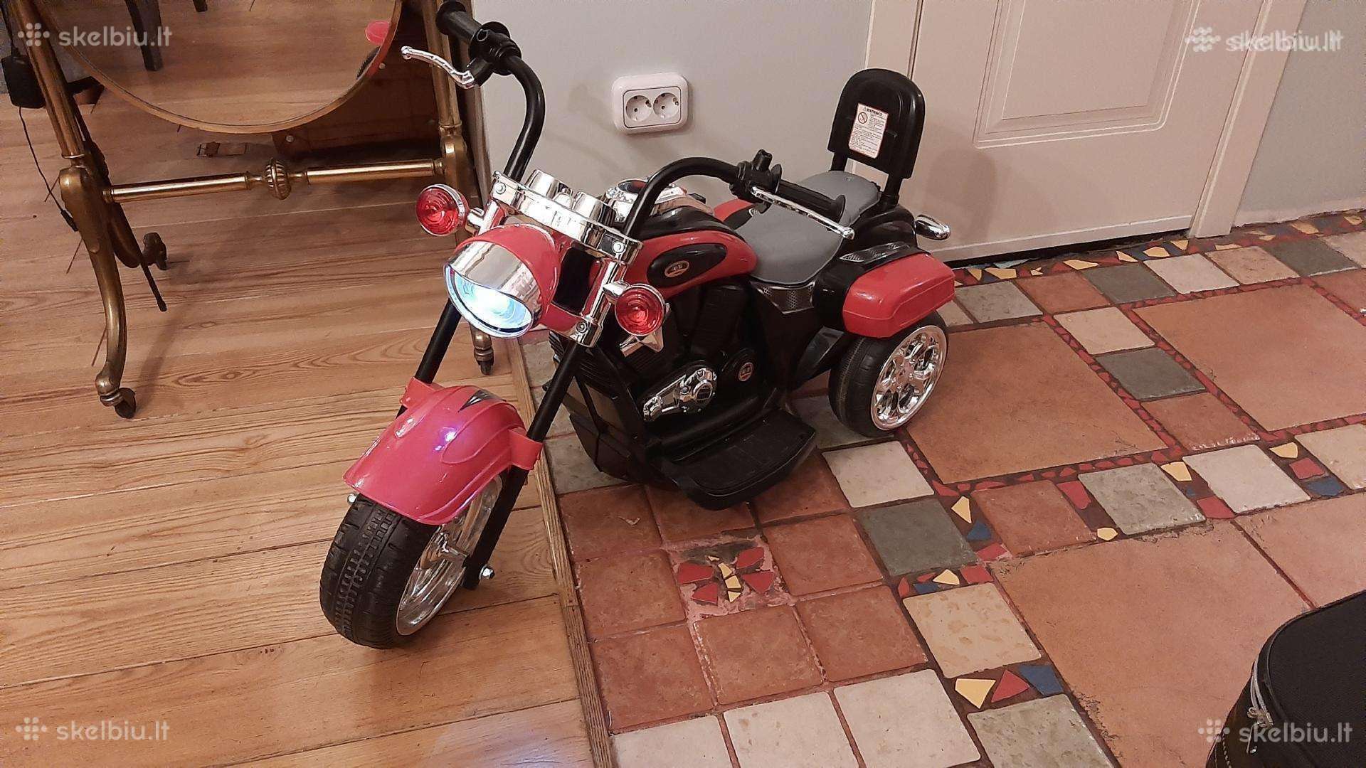 Akumuliatorinis motociklas triratis