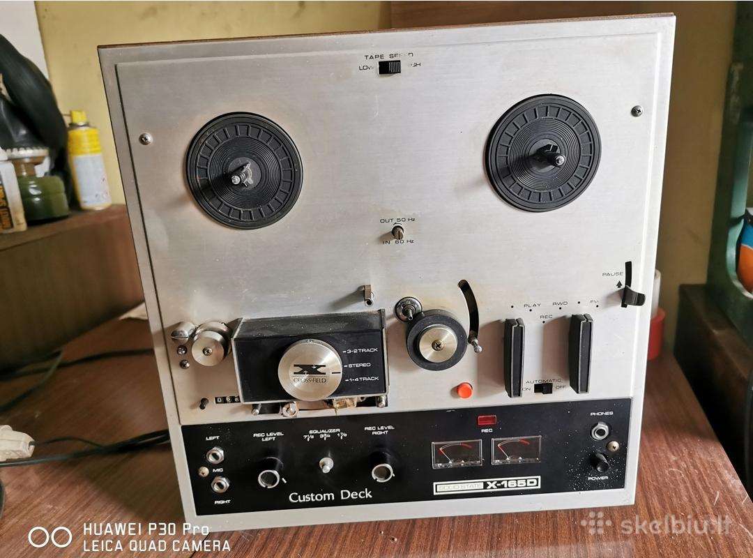 Akai X-165d