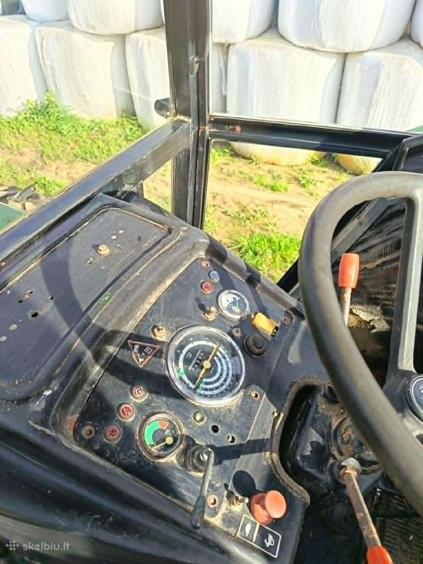 John Deere 3130, tractors