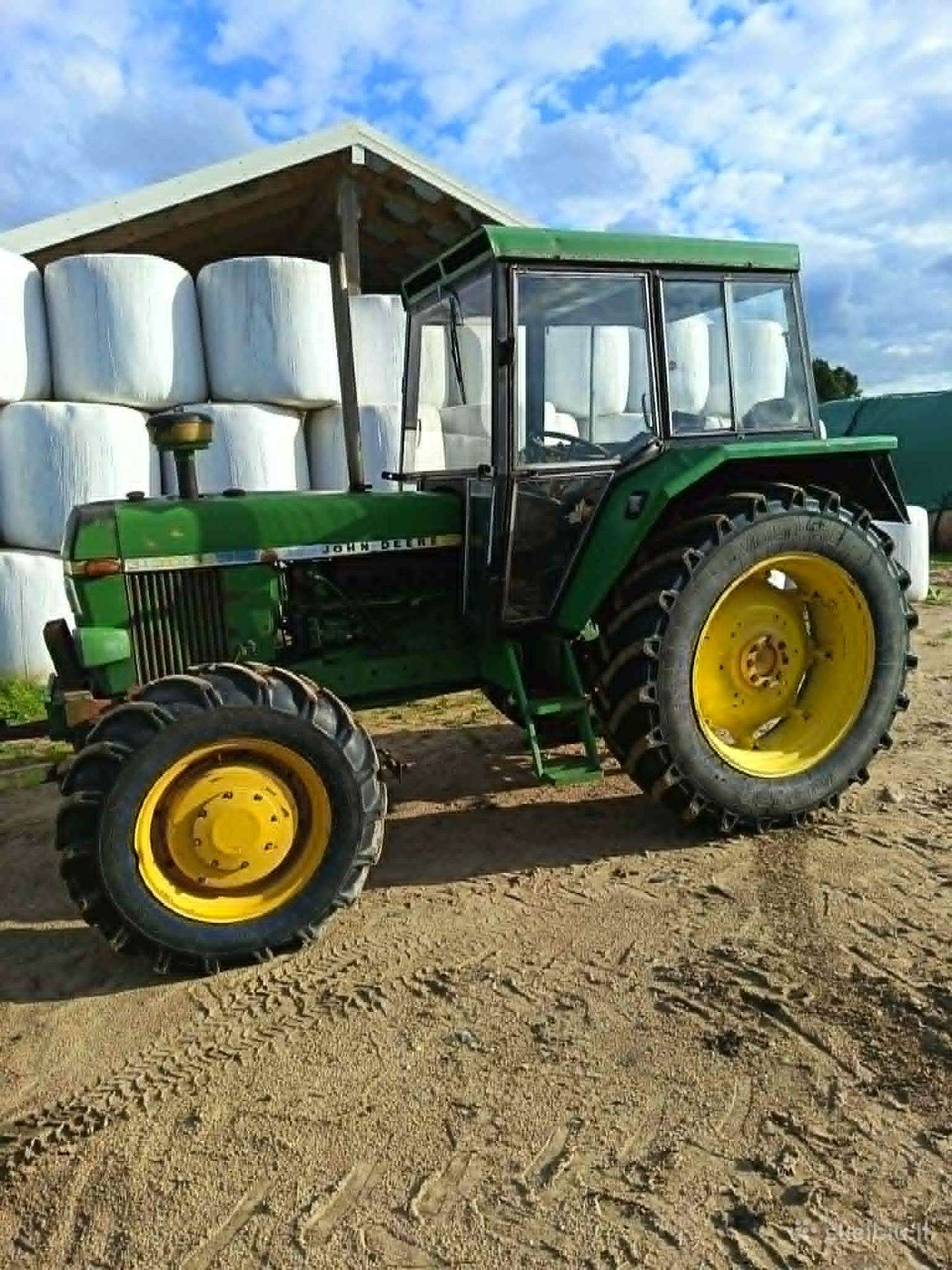 John Deere 3130, tractors