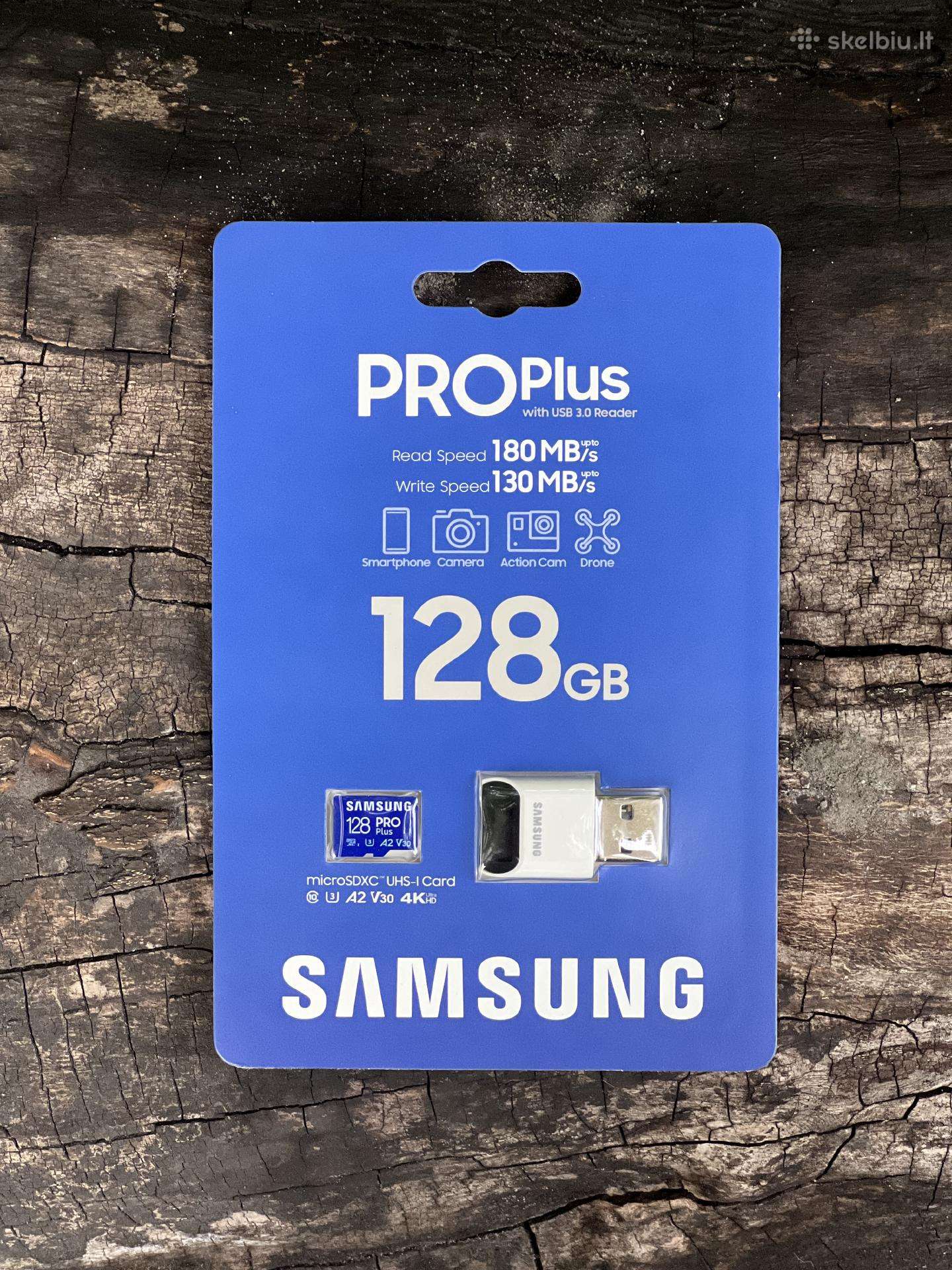 Samsung Pro Plius 128gb microsdxc su skaitytuvu.