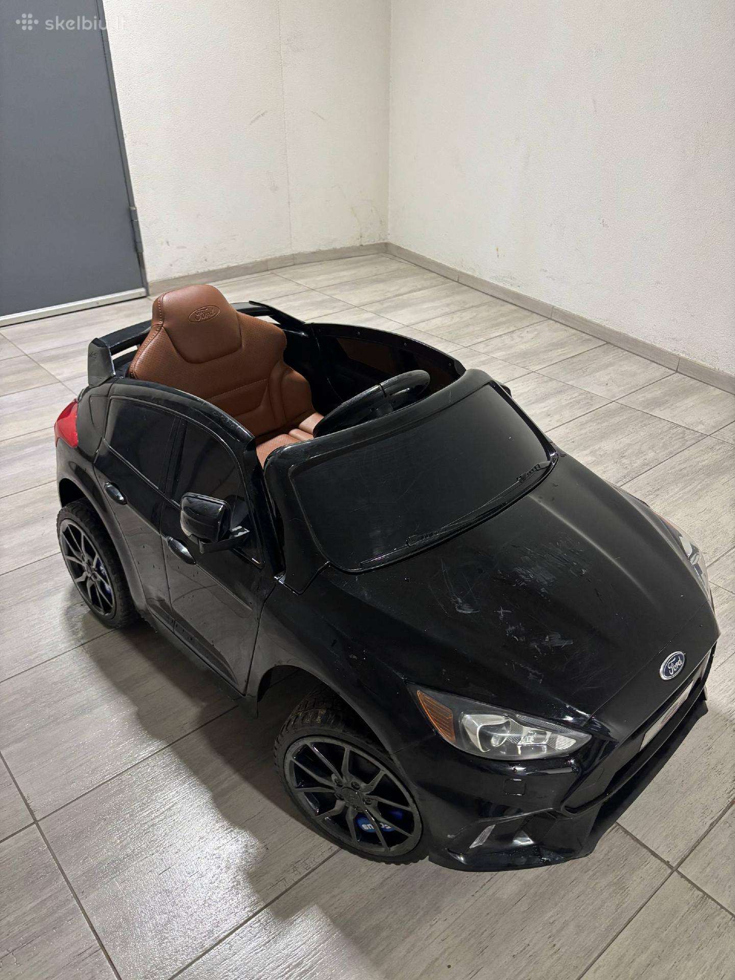 Elektromobilis vaikams Ford Focus RS, lakuotas juo
