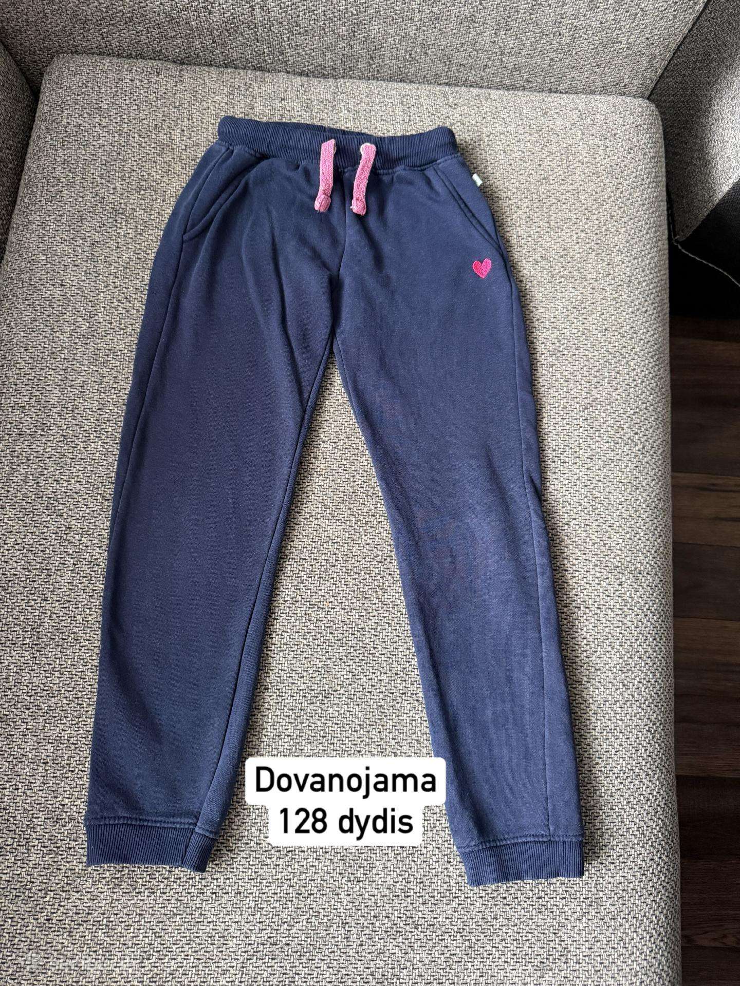 Dovanojamos treninginės kelnės 128 dydis