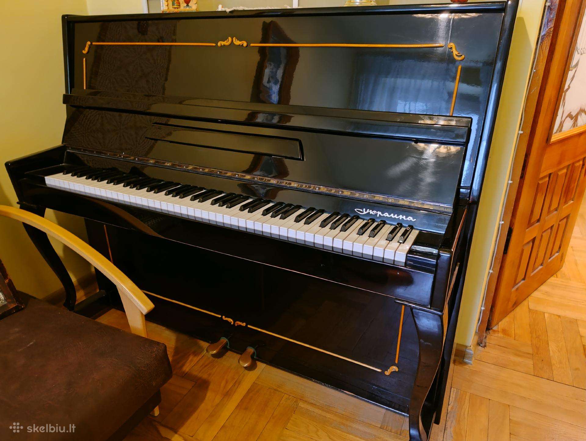 Tvarkingas puikios būklės juodas pianinas