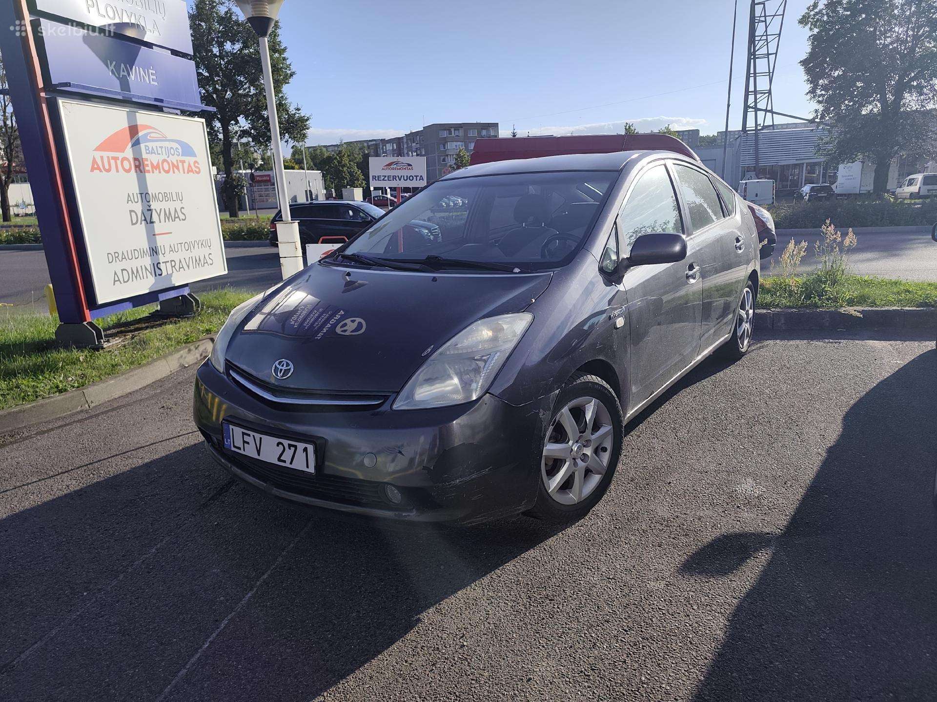 Toyota Prius nuoma