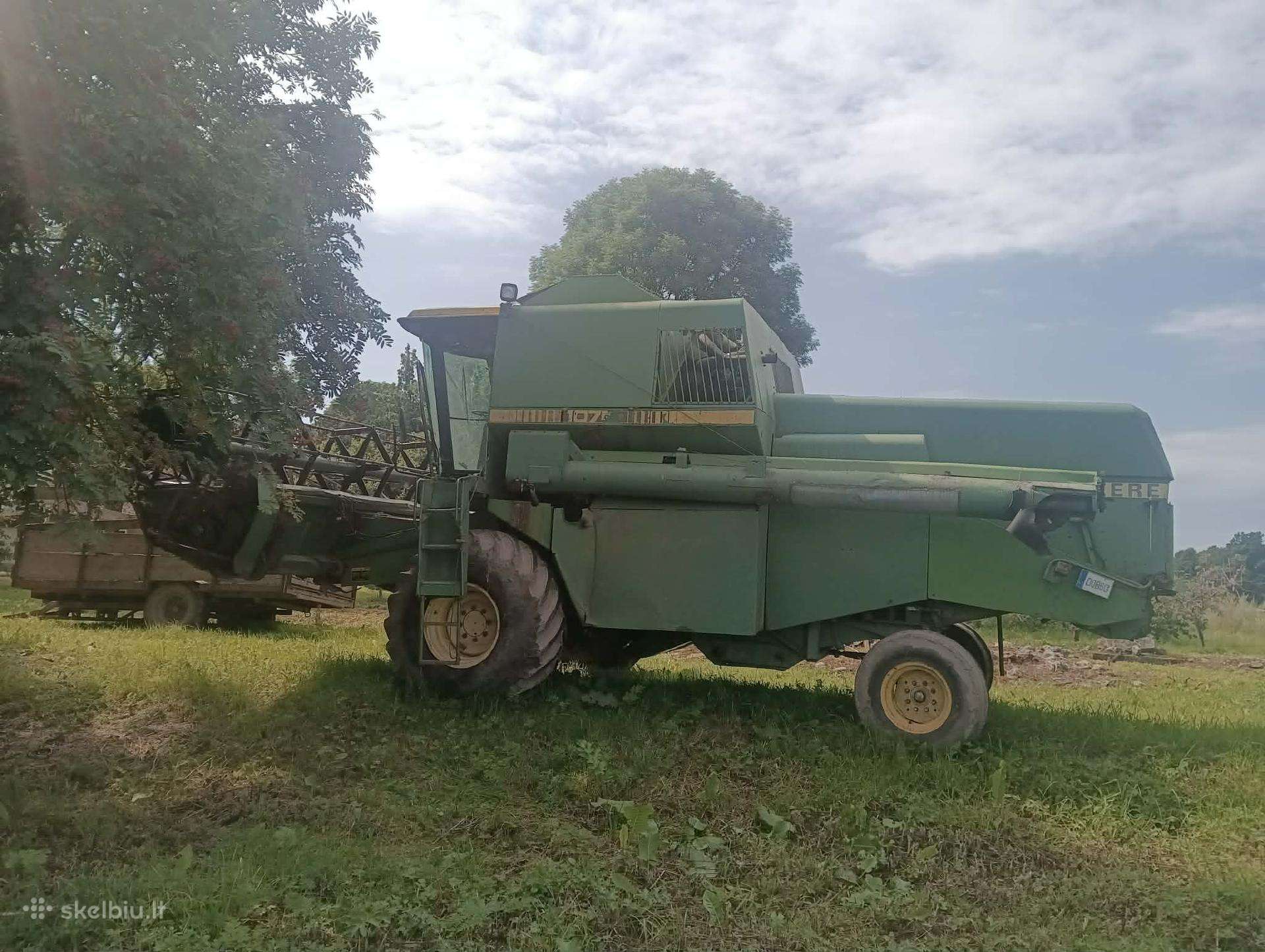Parduodamas kombainas John Deere 1075