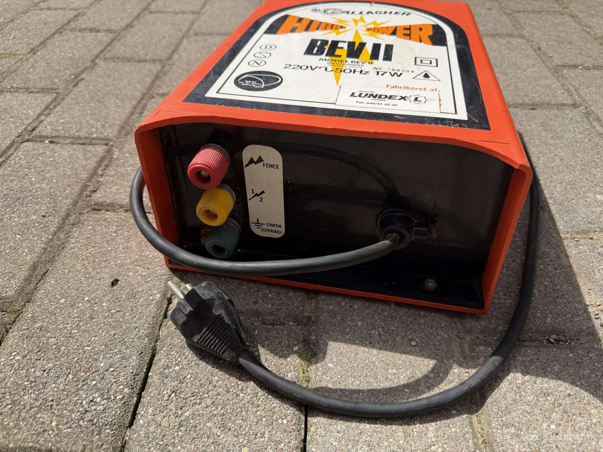 Elektrinis piemuo gyvulių aptvėrimui.