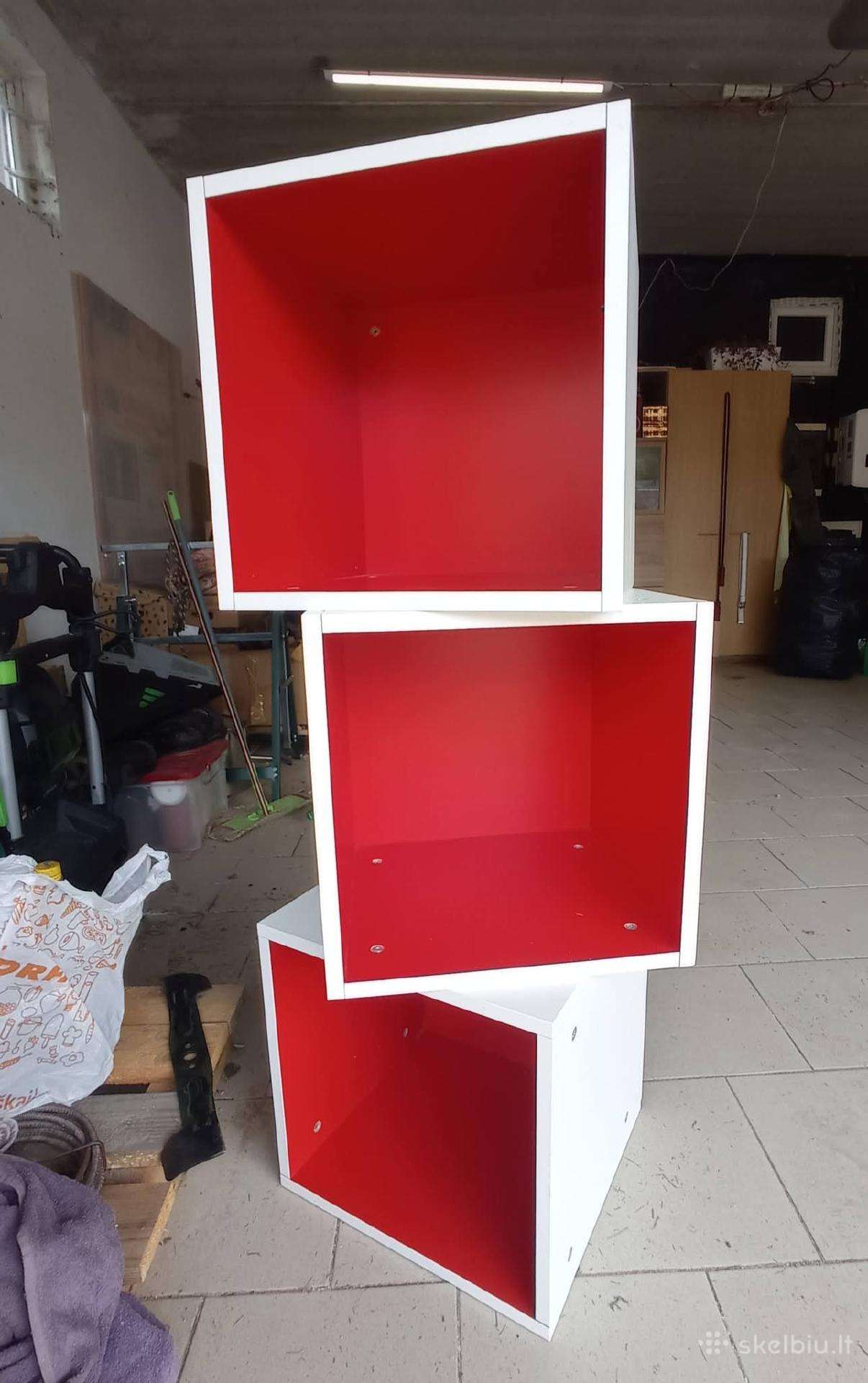 Trys kubai