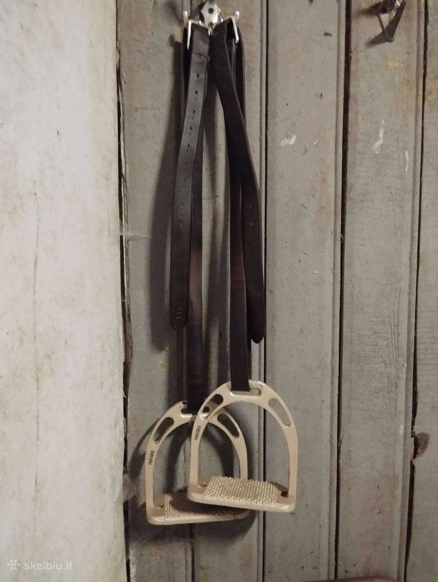 Jojimo kilpos su kilpdiržiais 135 cm.