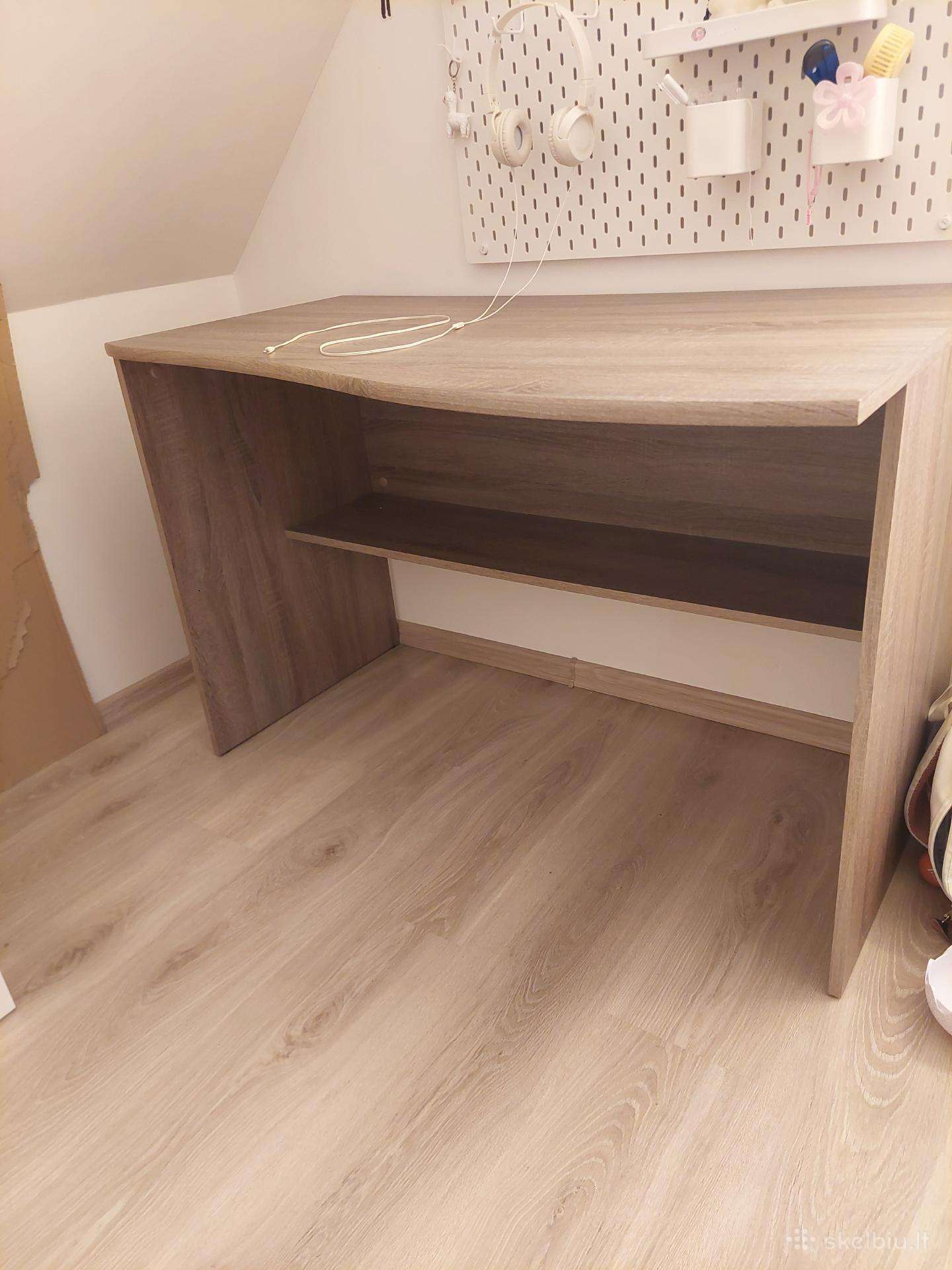 Rašomas stalas
