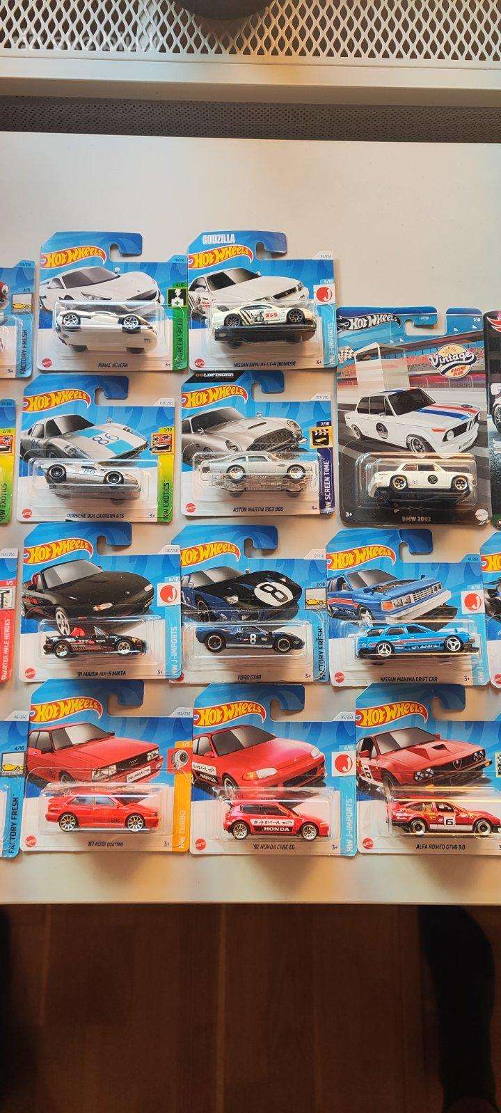 Hot wheels modeliukai