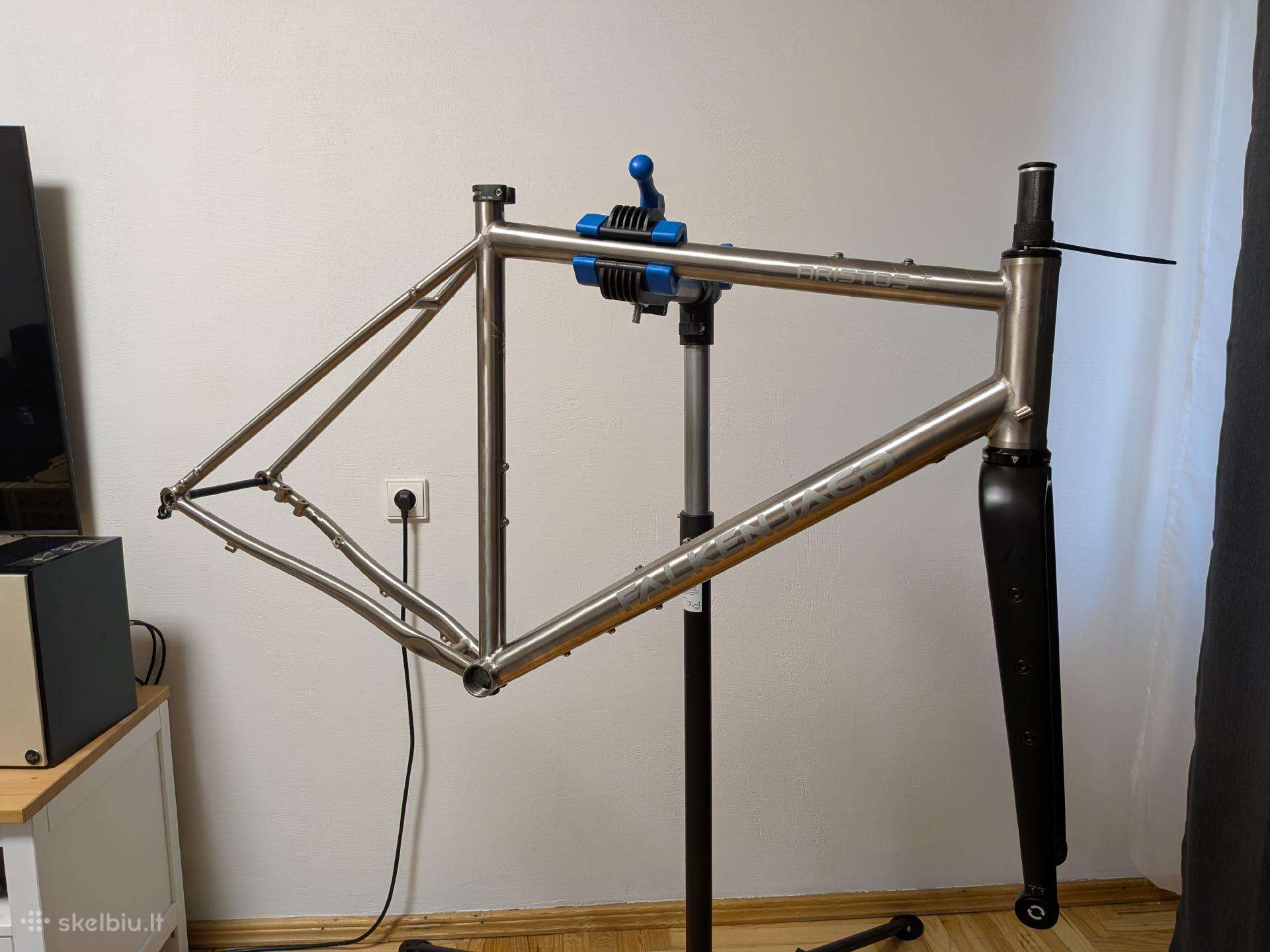 Falkenjagd gravel titaninis rėmas su carbon šake
