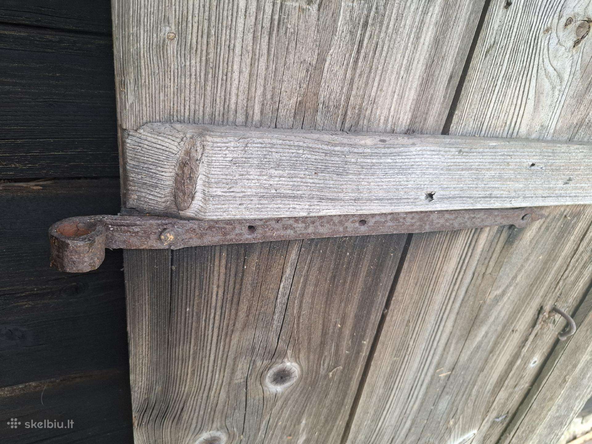 Senoviniai kalviški durų vyriai
