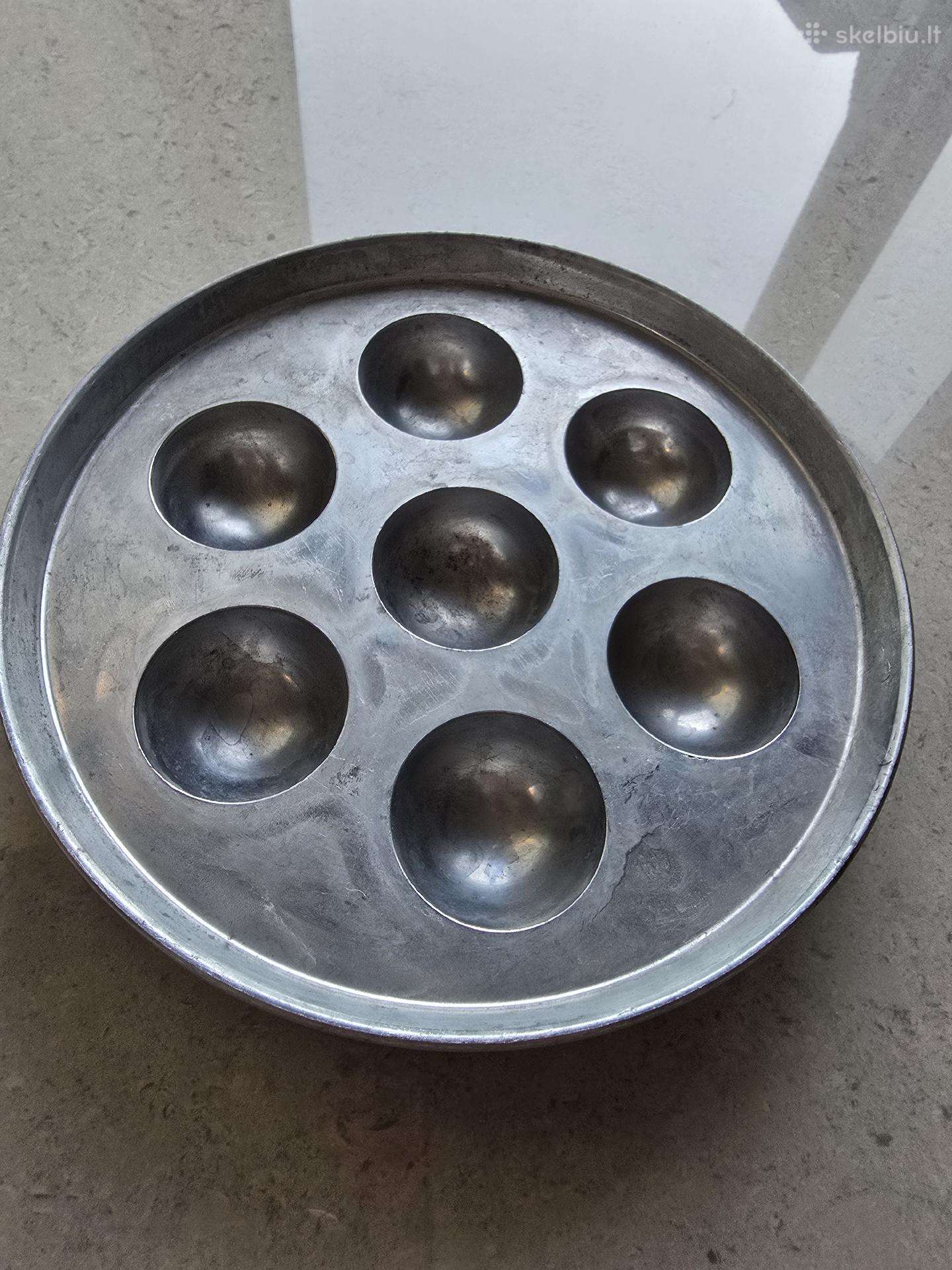 Vintažinė, lieto metalo kepimo forma