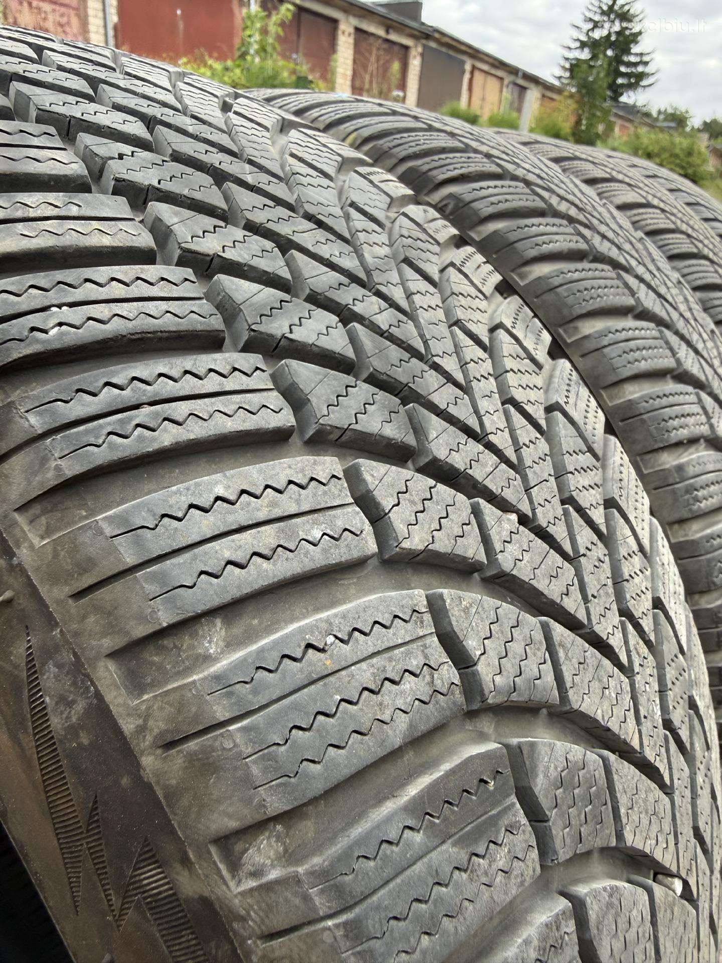 Bridgestone Blizzak Lm005 215/45 R18 2021