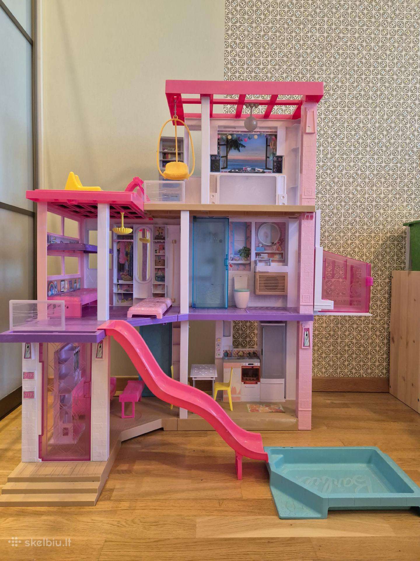 Barbie dreamhouse